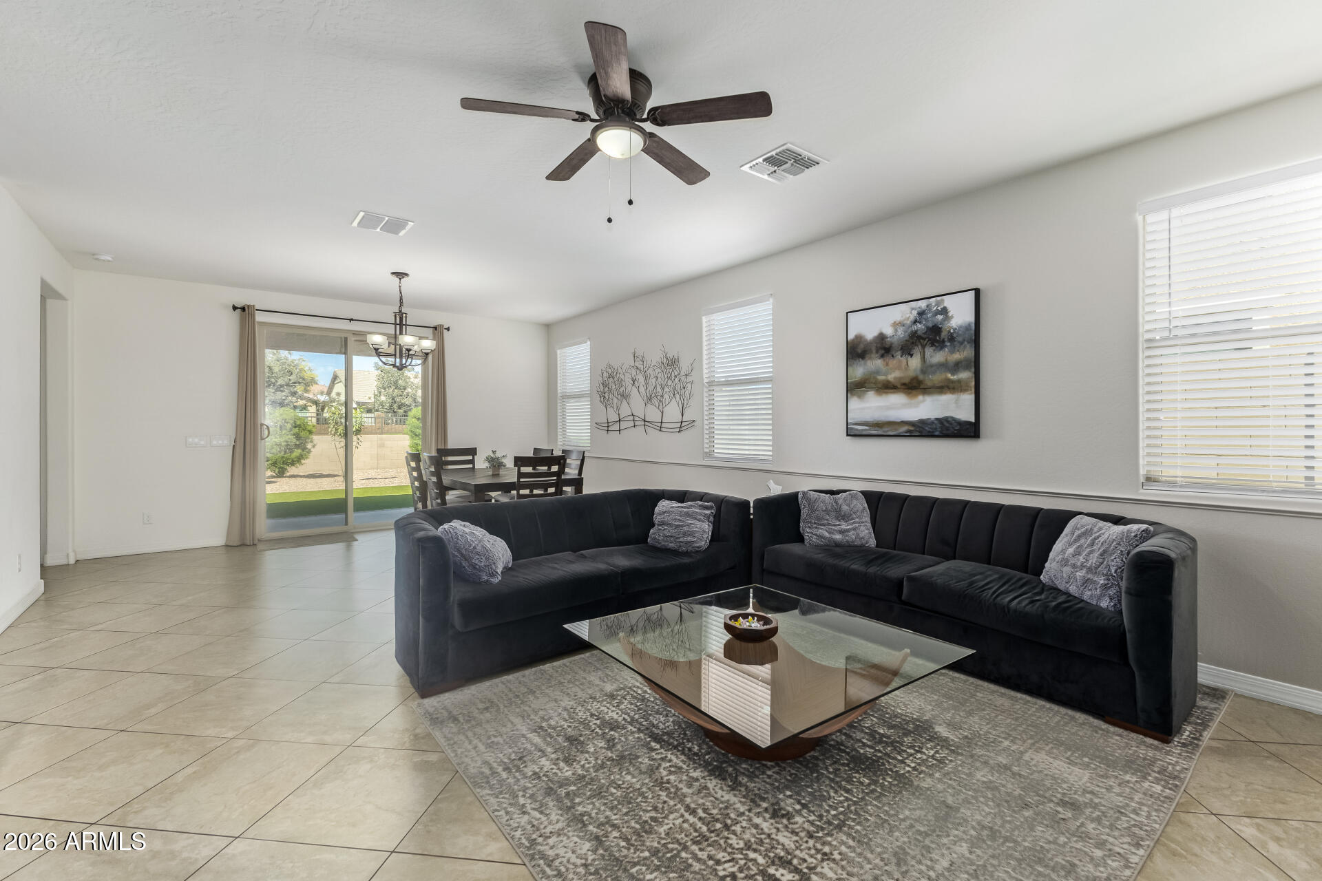 5022 E GLENCOVE Street