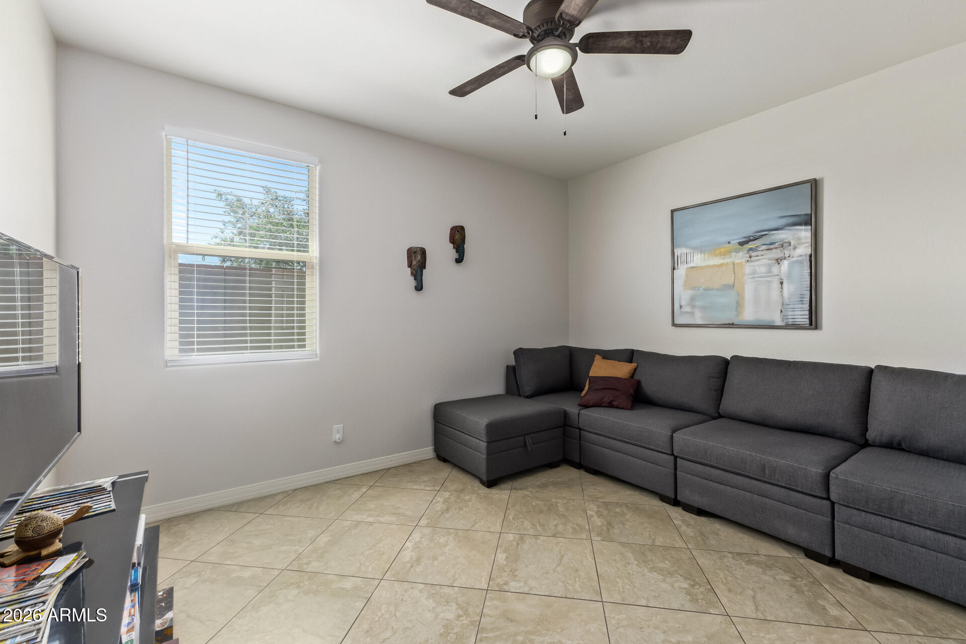 5022 E GLENCOVE Street