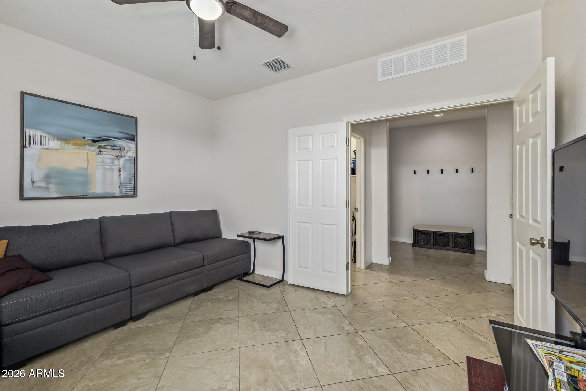 5022 E GLENCOVE Street