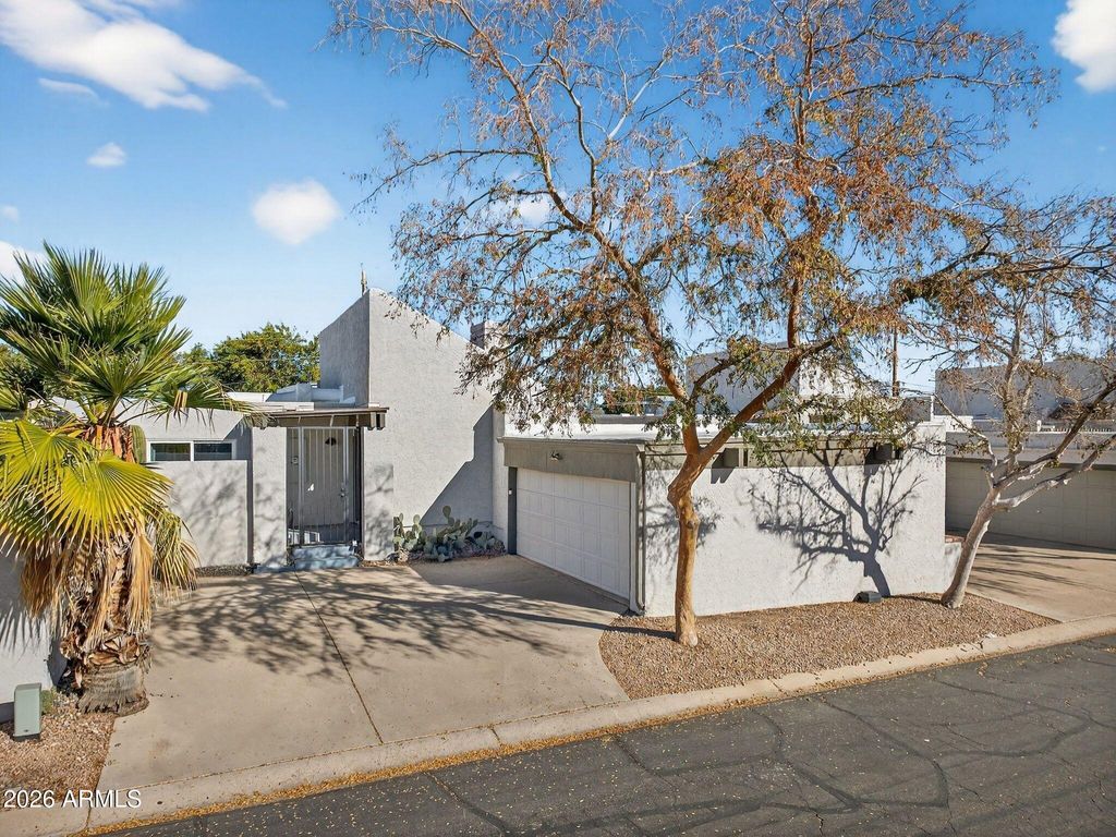 Photo of 330 E Embassy Street, Tempe, AZ 85288 (MLS # 6972348)