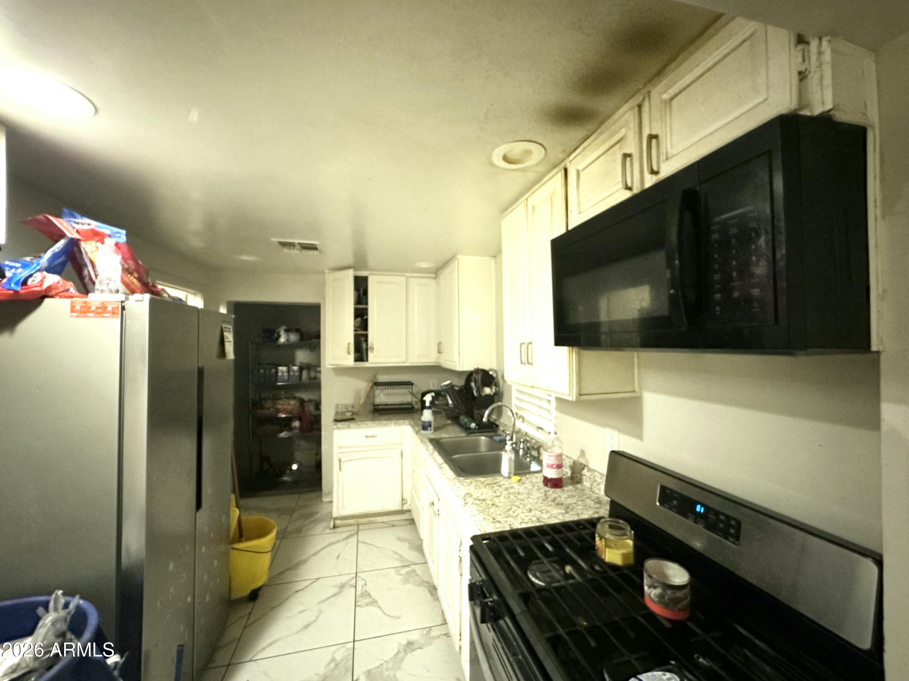 1301 E DURANGO Street