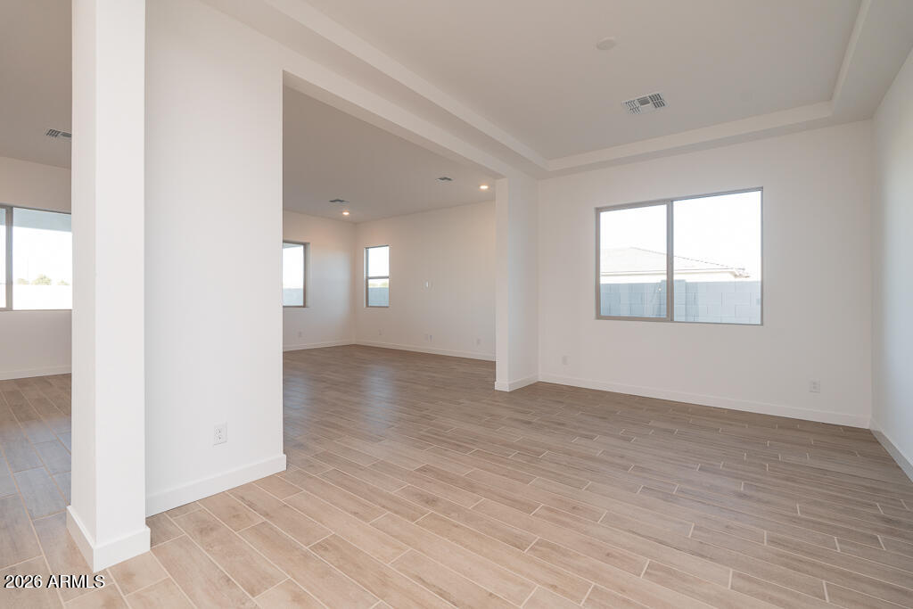 2552 E Alfonso Drive