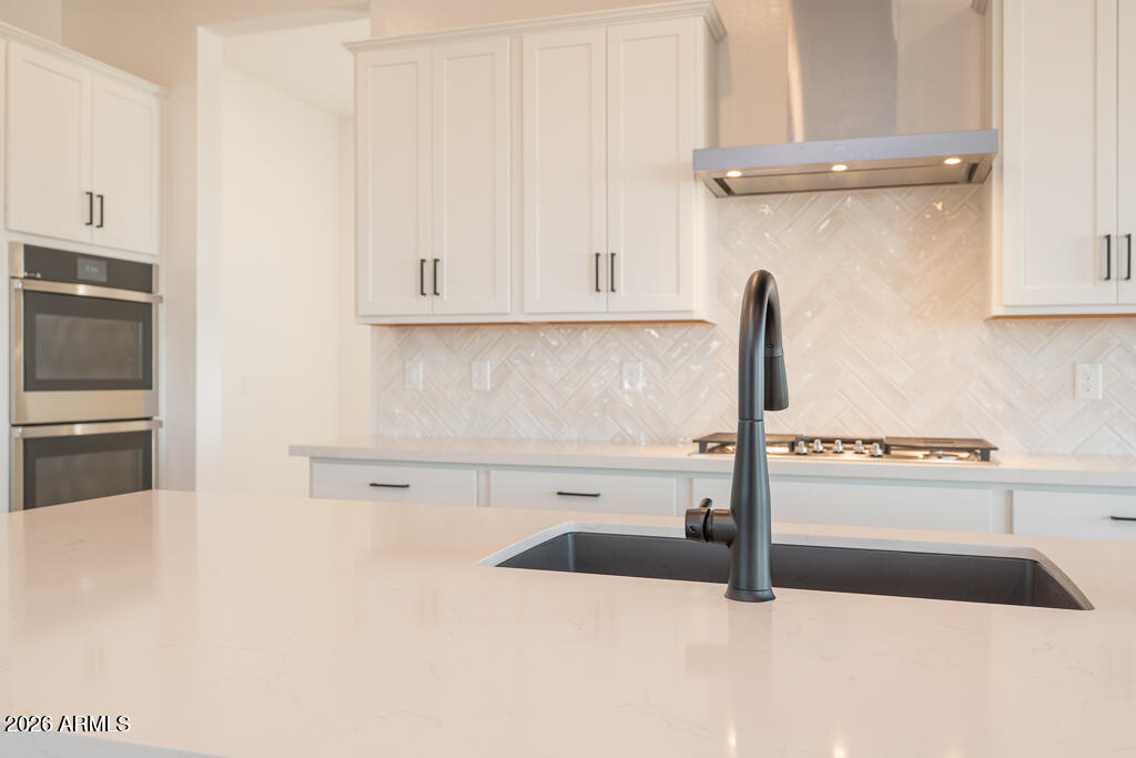 2552 E Alfonso Drive