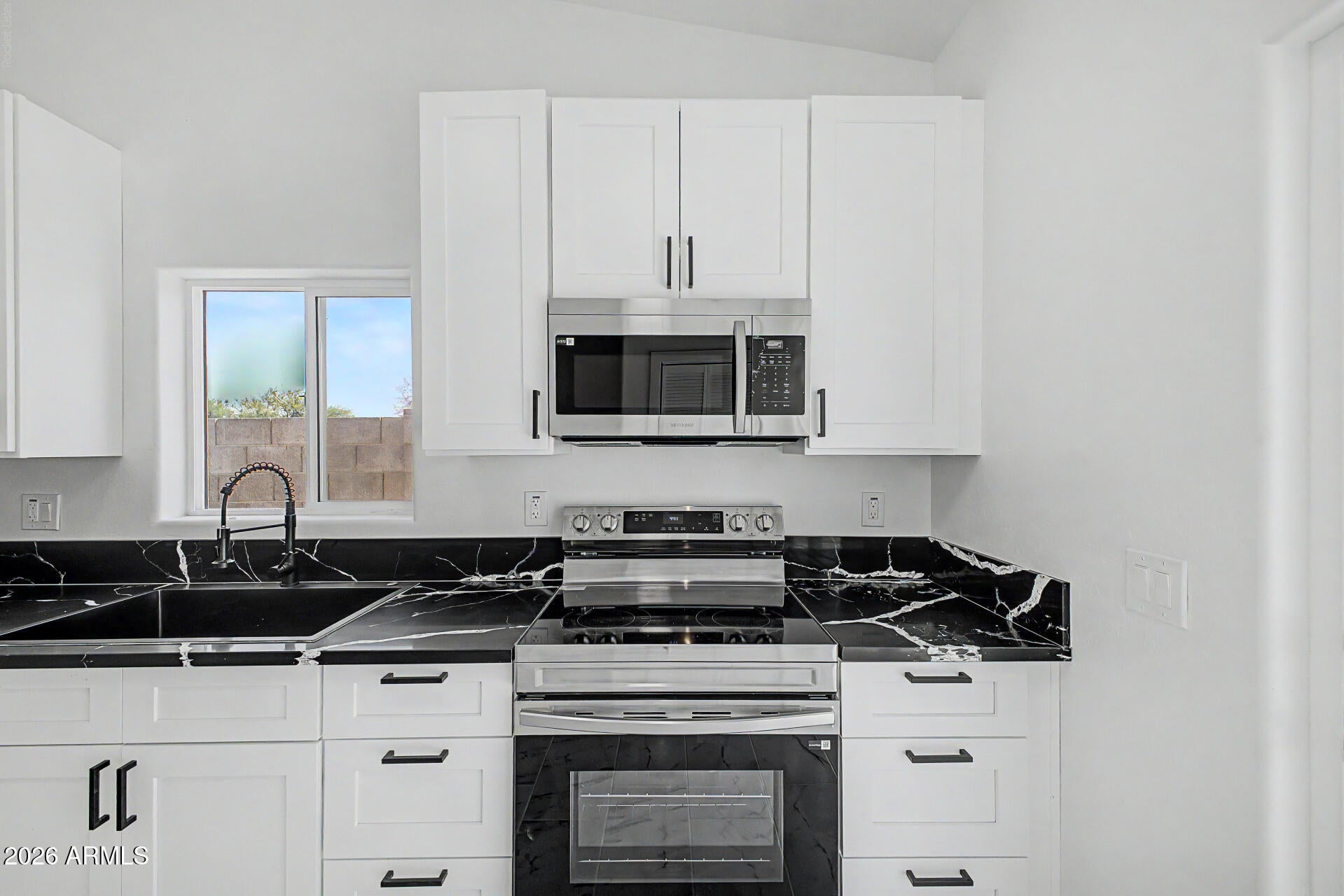 3235 W VAQUERO Drive