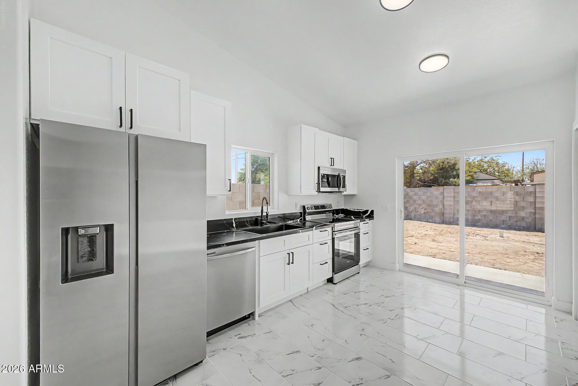 3235 W VAQUERO Drive