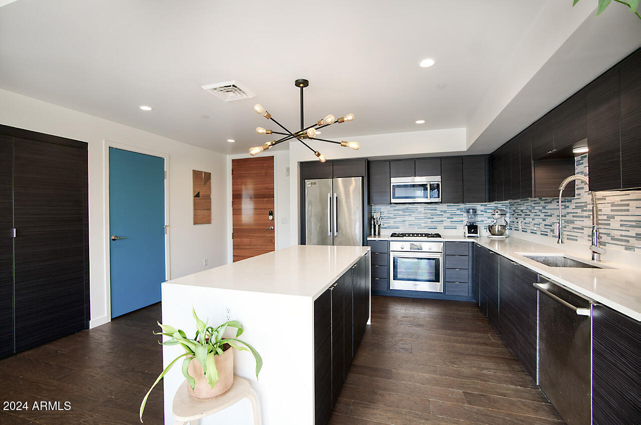 200 W PORTLAND Street 715