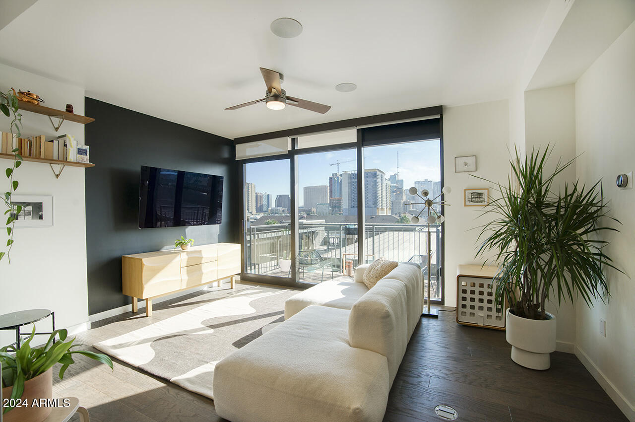 200 W PORTLAND Street 715