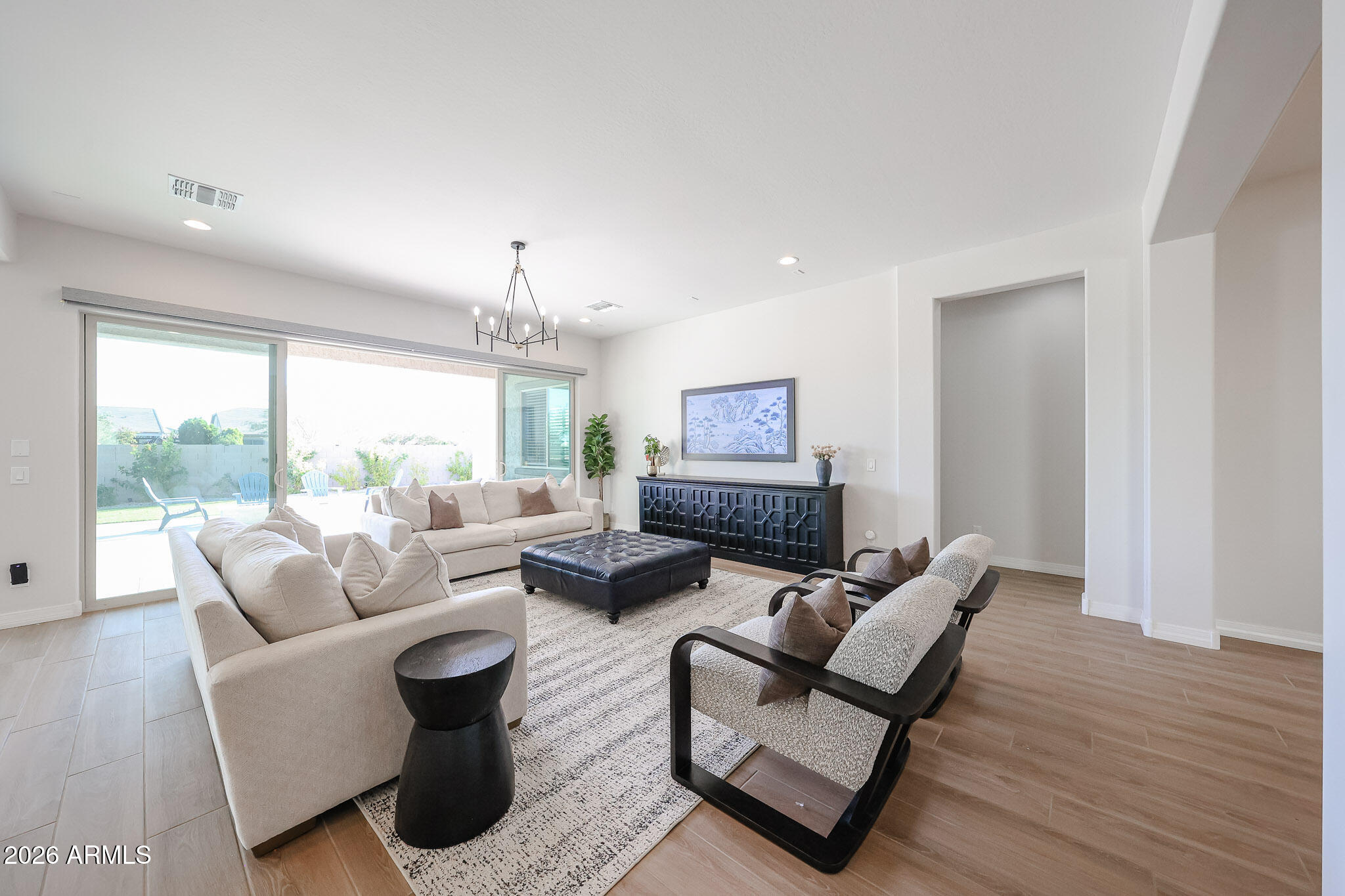 18118 W HIGHLAND Avenue