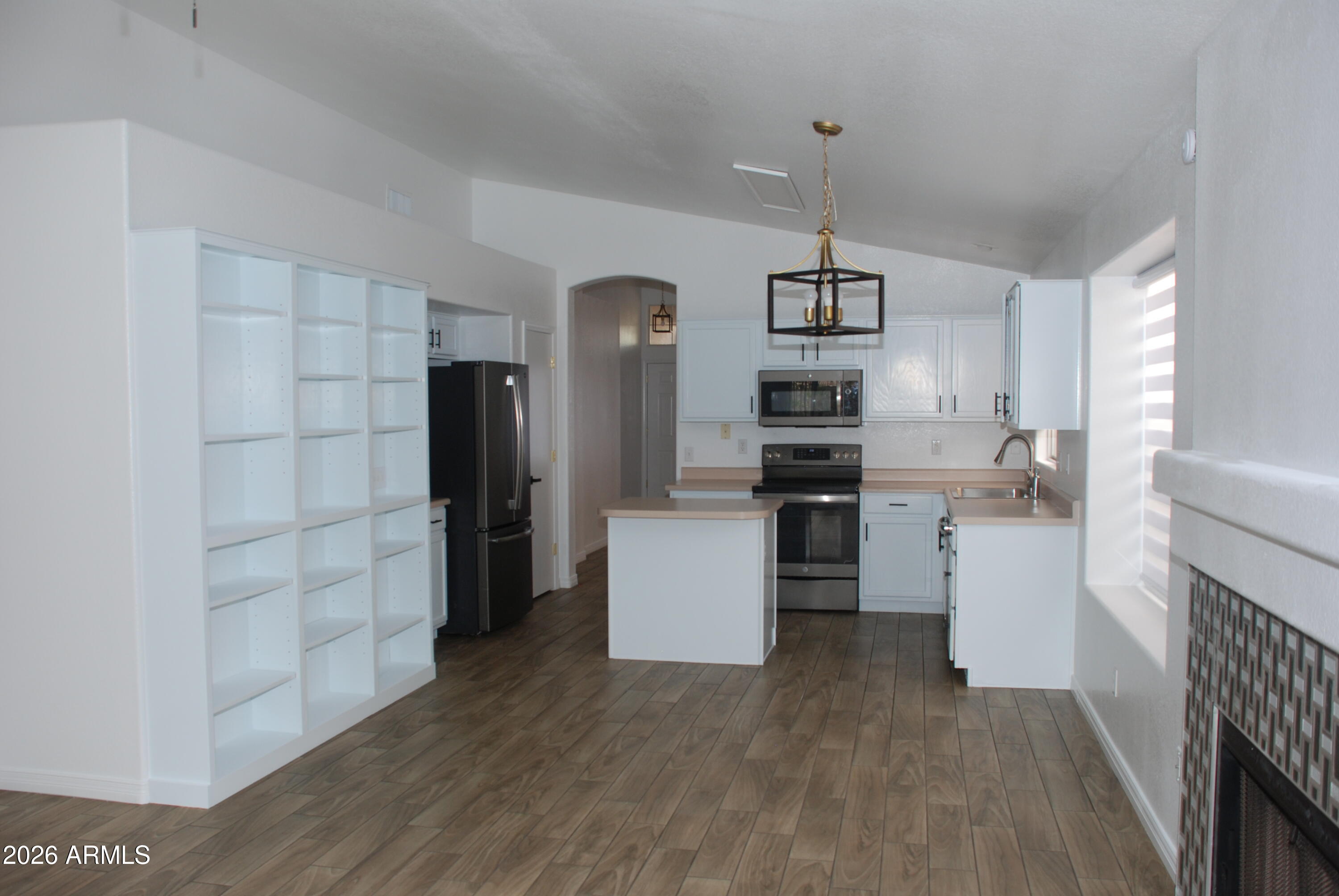 249 W GROVERS Avenue