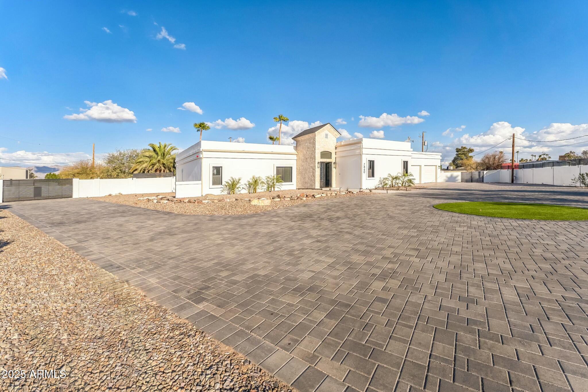 7860 E DAVENPORT Drive