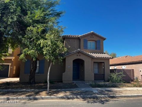 Photo of 1898 S Falcon Drive, Gilbert, AZ 85295 (MLS # 7013820)