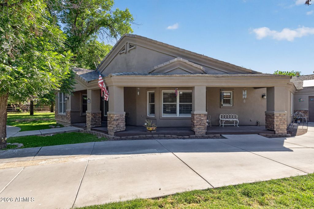 Photo of 2830 W Harvest Groves Lane, Phoenix, AZ 85041 (MLS # 7030009)