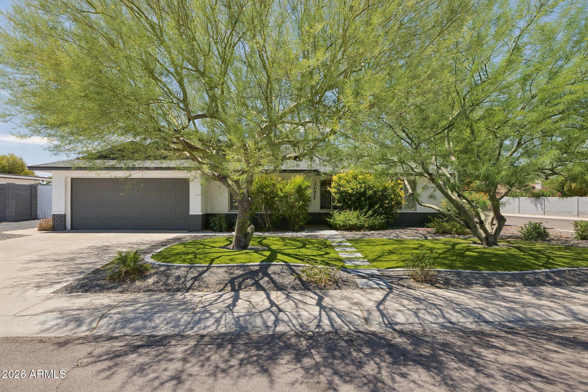 1971 E DEL RIO Drive