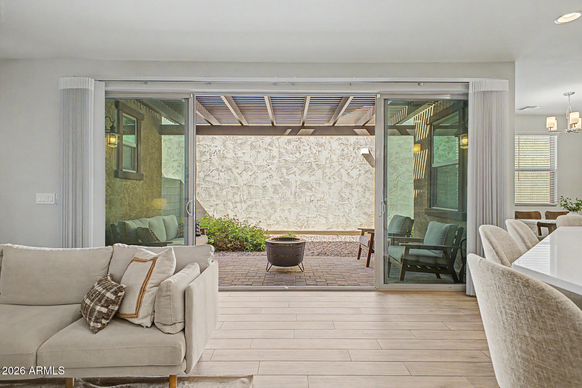 2583 S ENTWISTLE Street