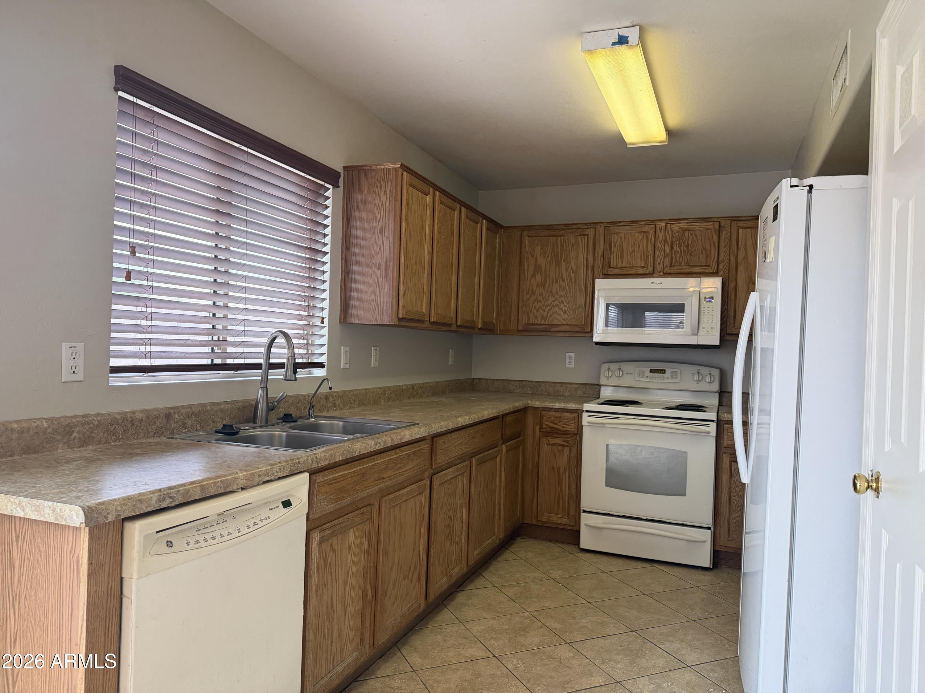 15888 W YAVAPAI Street