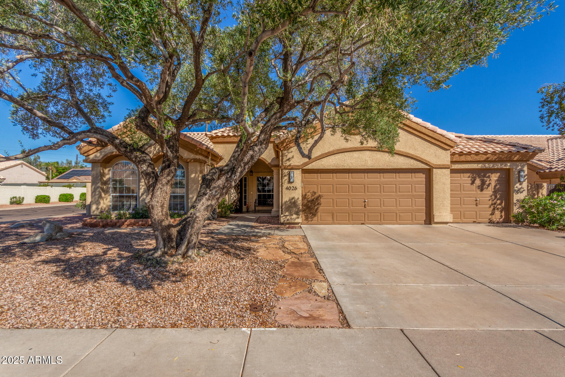 4026 E SUMMERHAVEN Drive