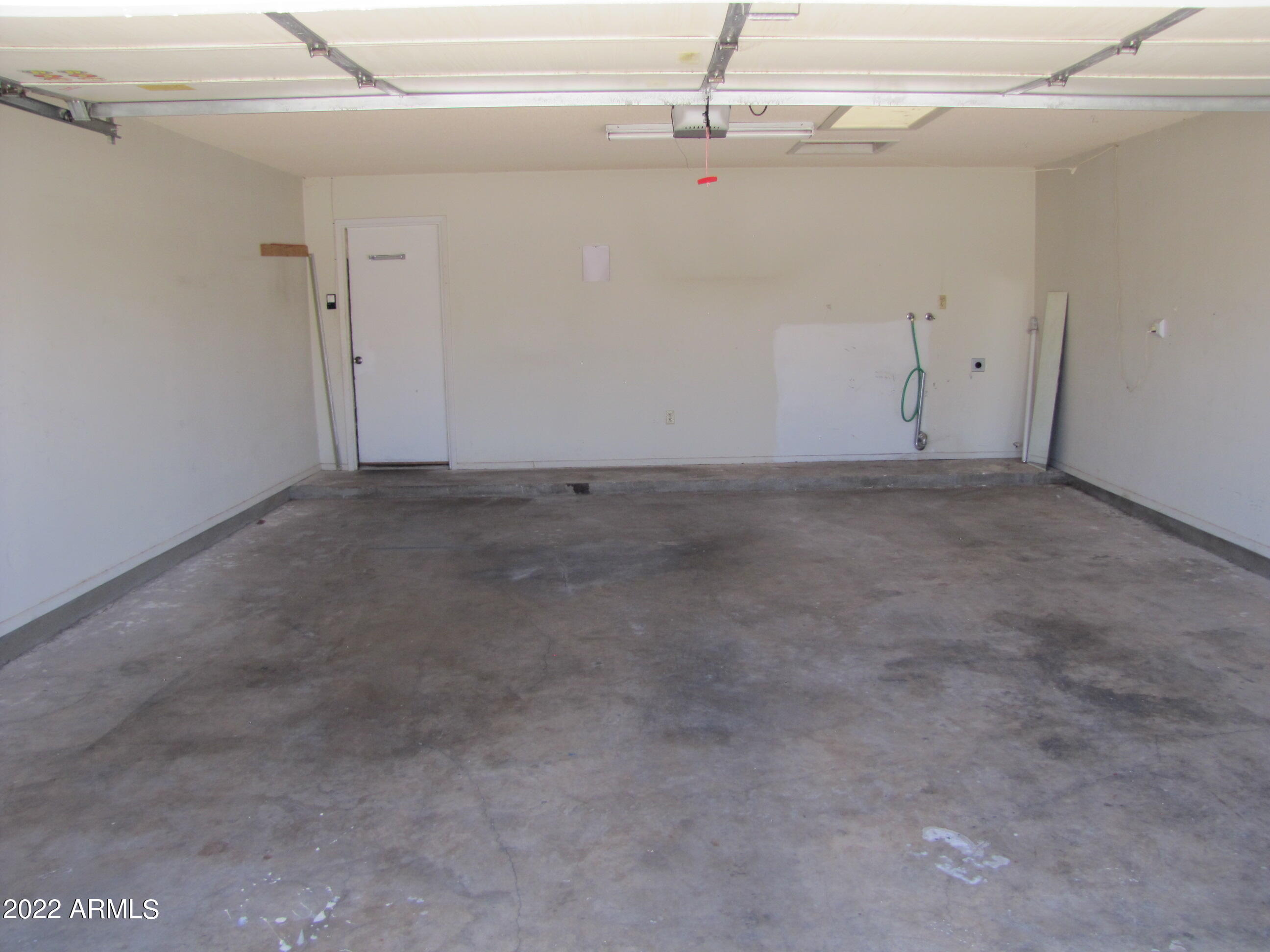 KINGS MANOR - Residential Lease