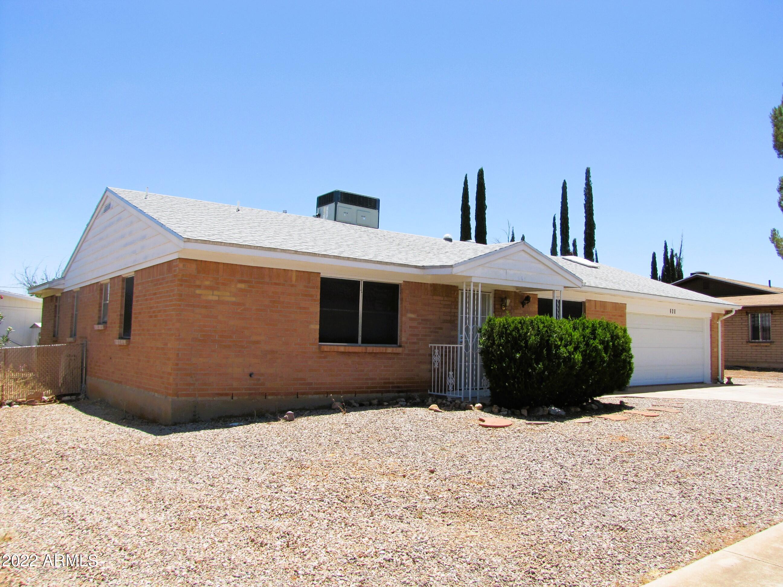 KINGS MANOR - Residential Lease