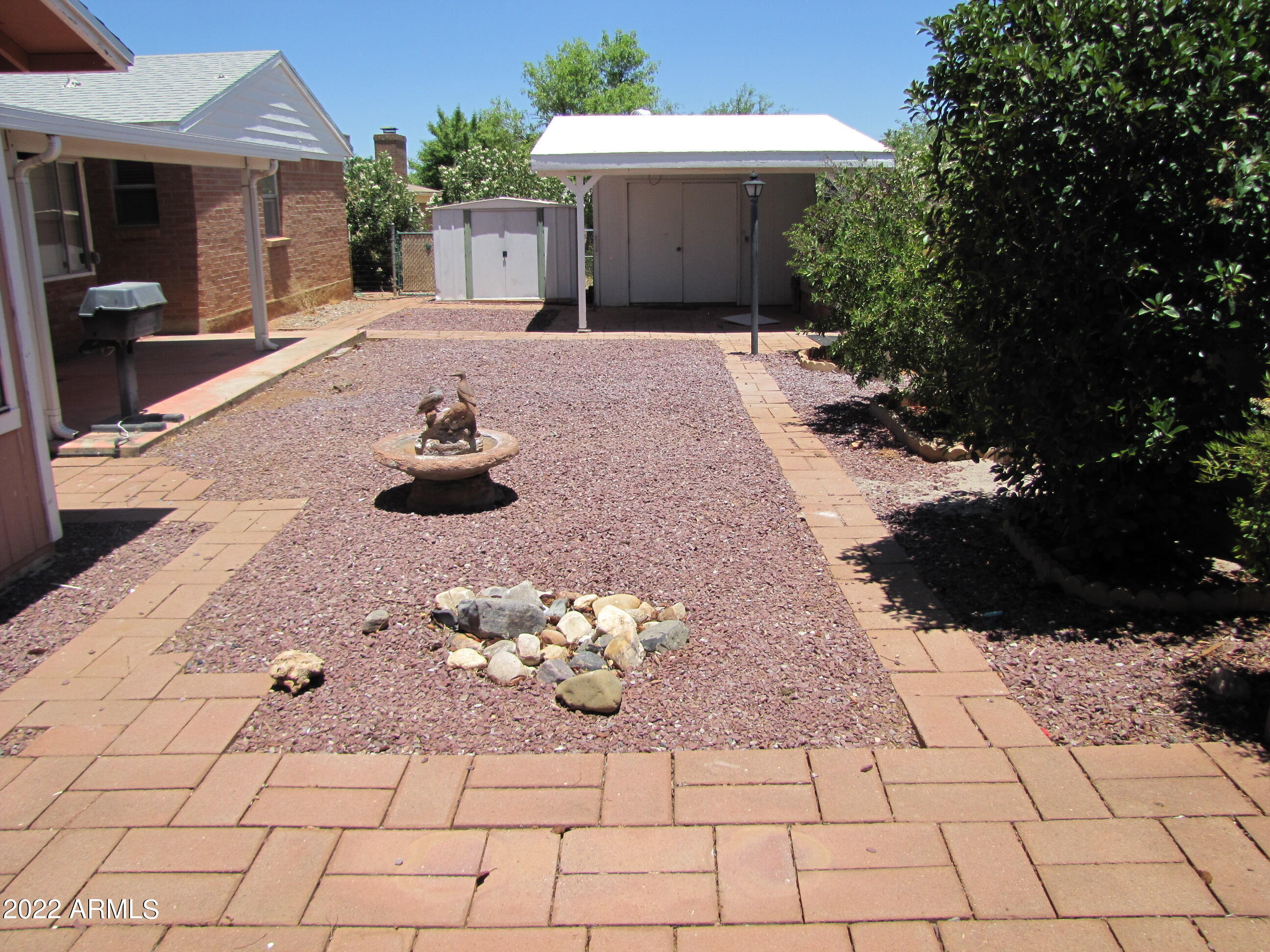 KINGS MANOR - Residential Lease