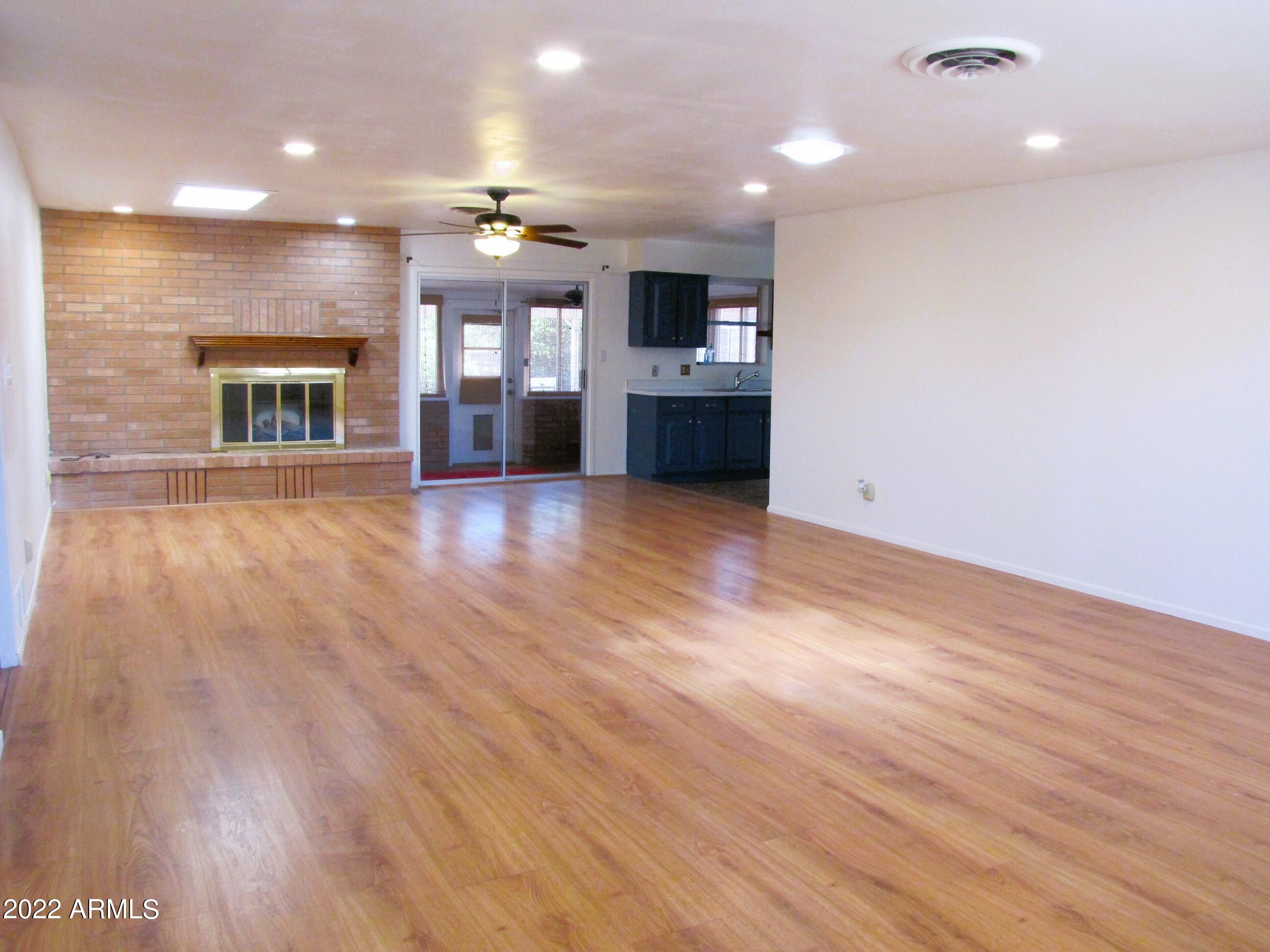 KINGS MANOR - Residential Lease