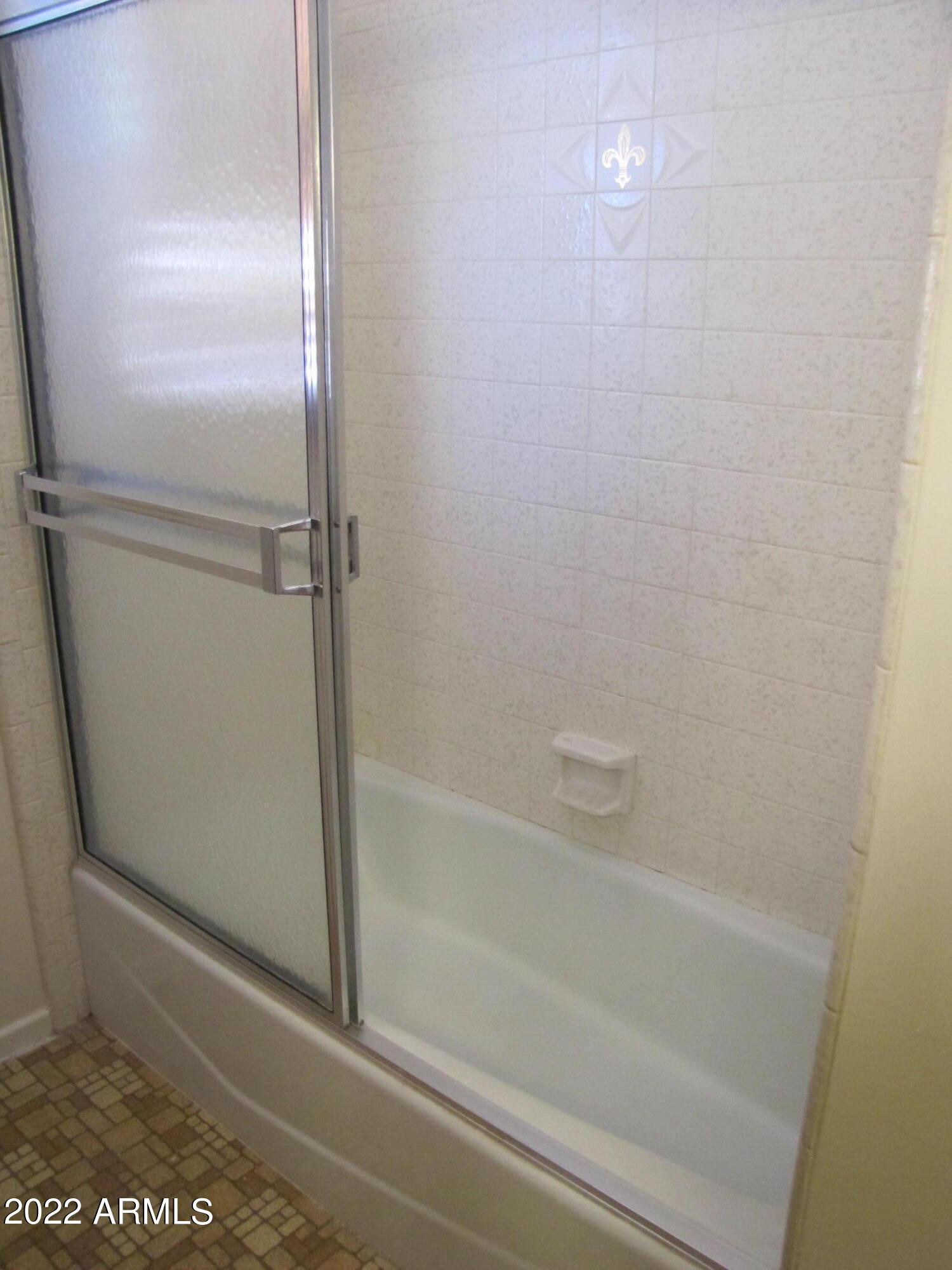 KINGS MANOR - Residential Lease