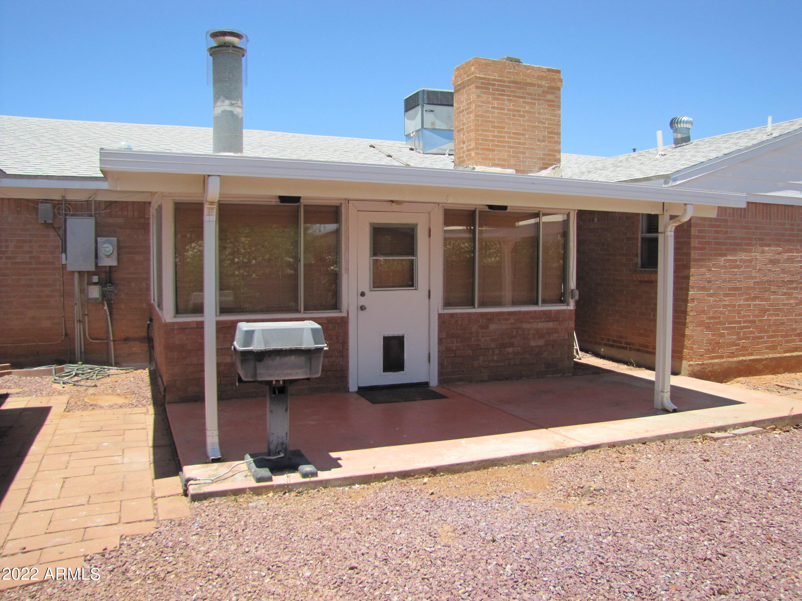 KINGS MANOR - Residential Lease