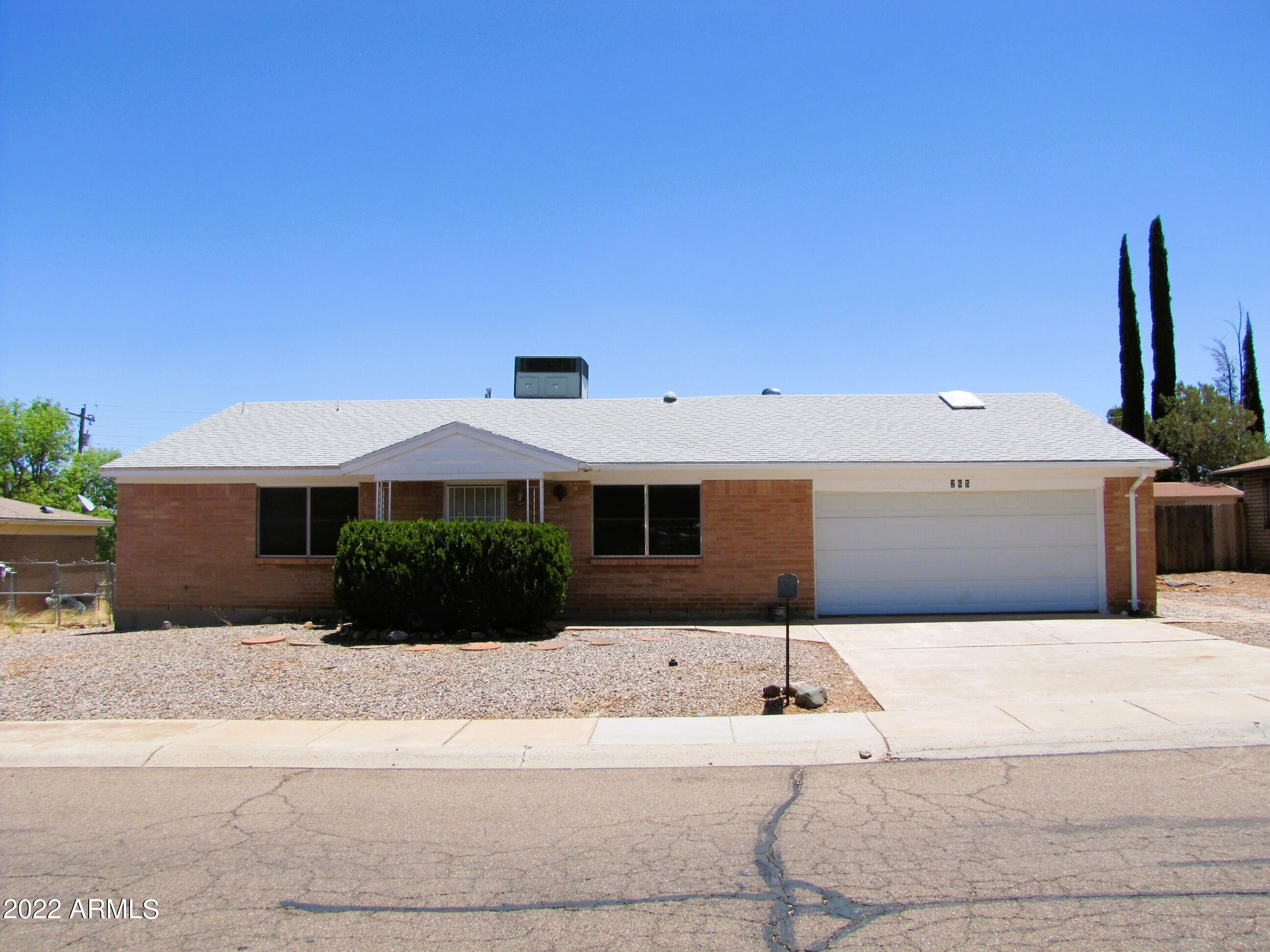 KINGS MANOR - Residential Lease