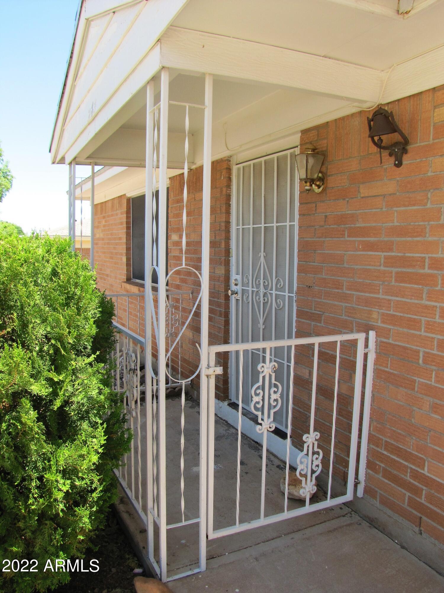 KINGS MANOR - Residential Lease