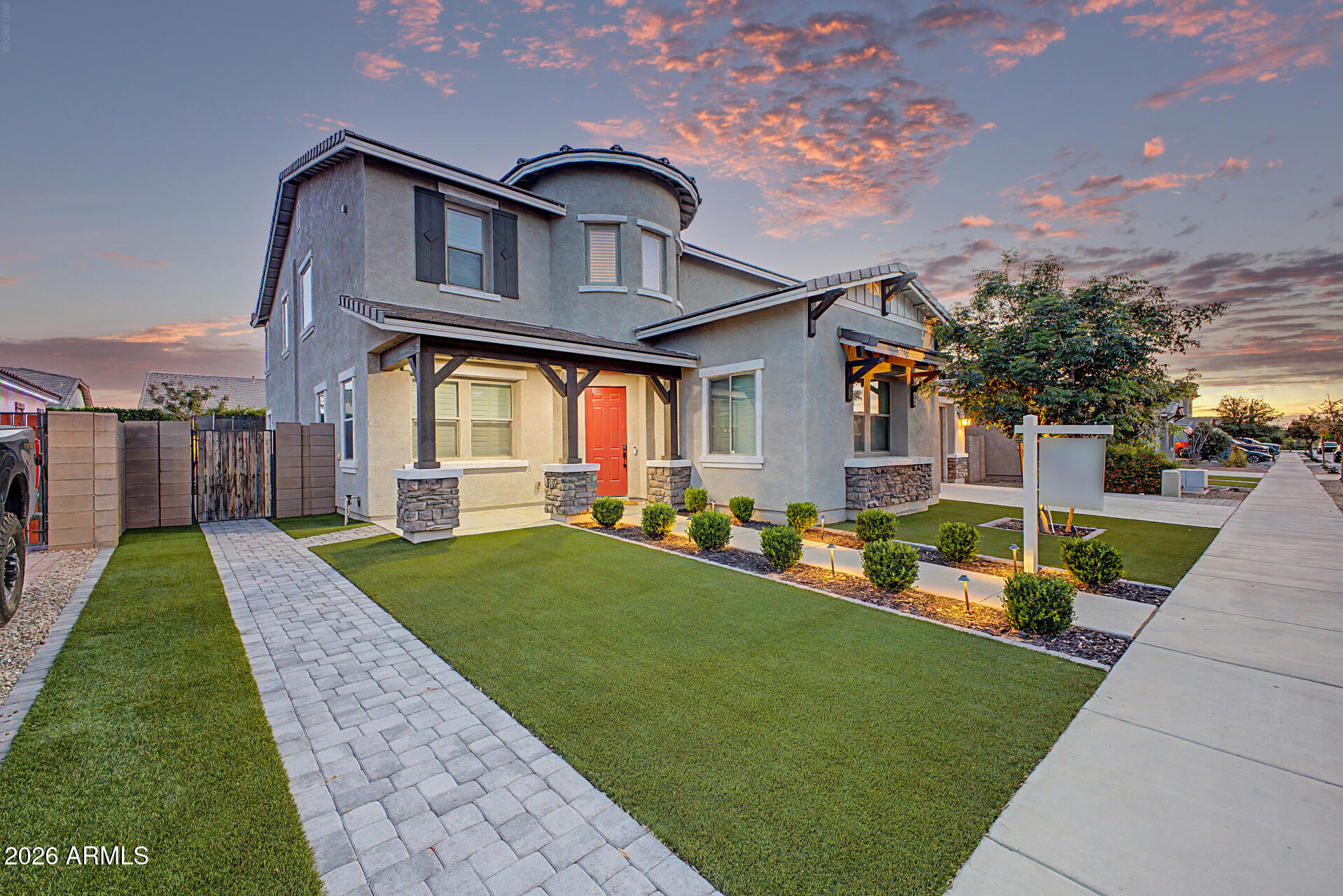 22725 E DESERT HILLS Drive