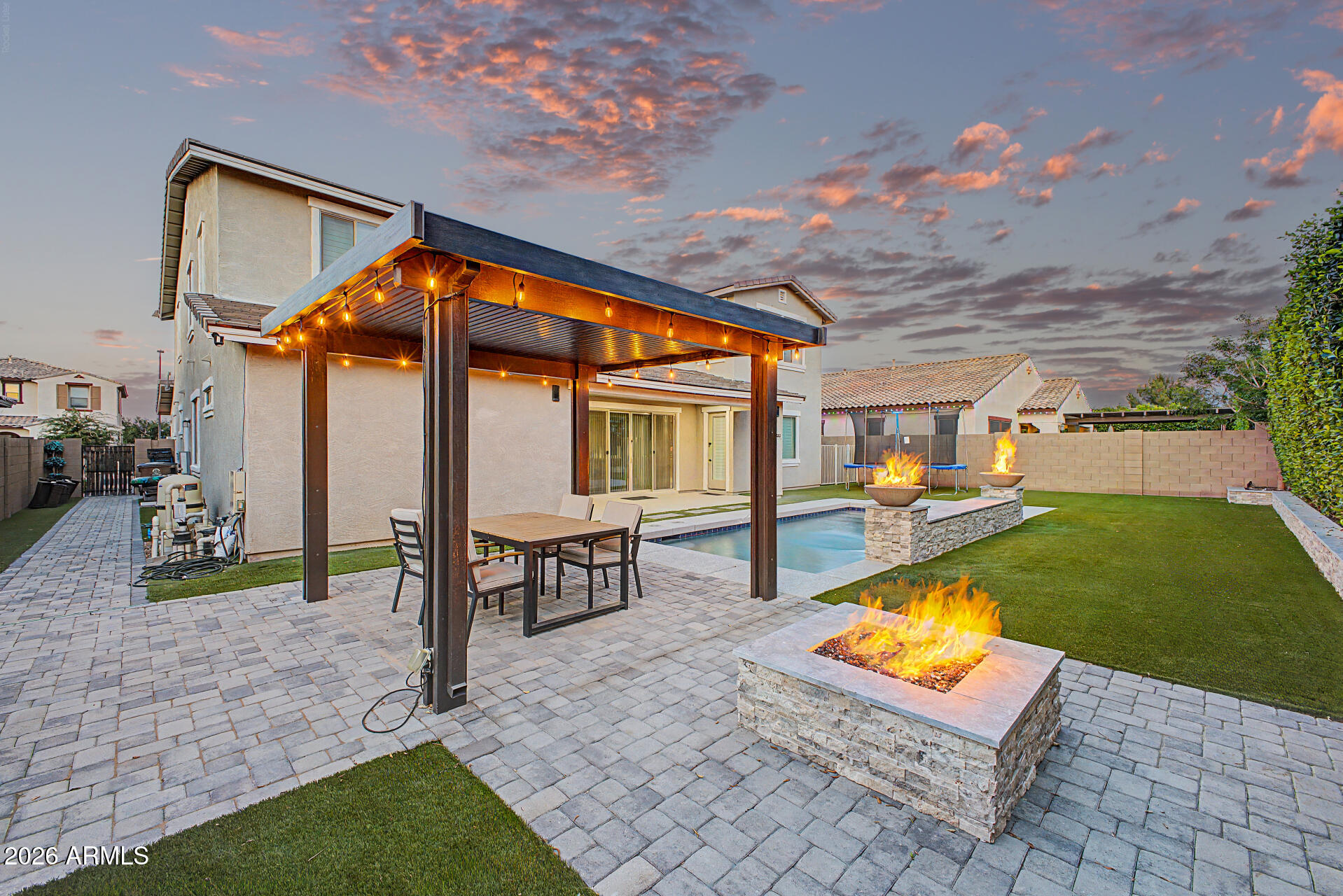 22725 E DESERT HILLS Drive