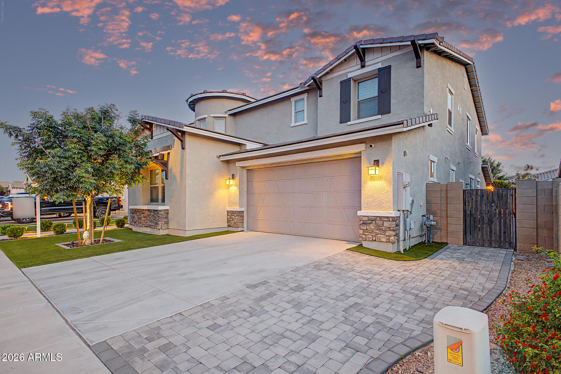 22725 E DESERT HILLS Drive