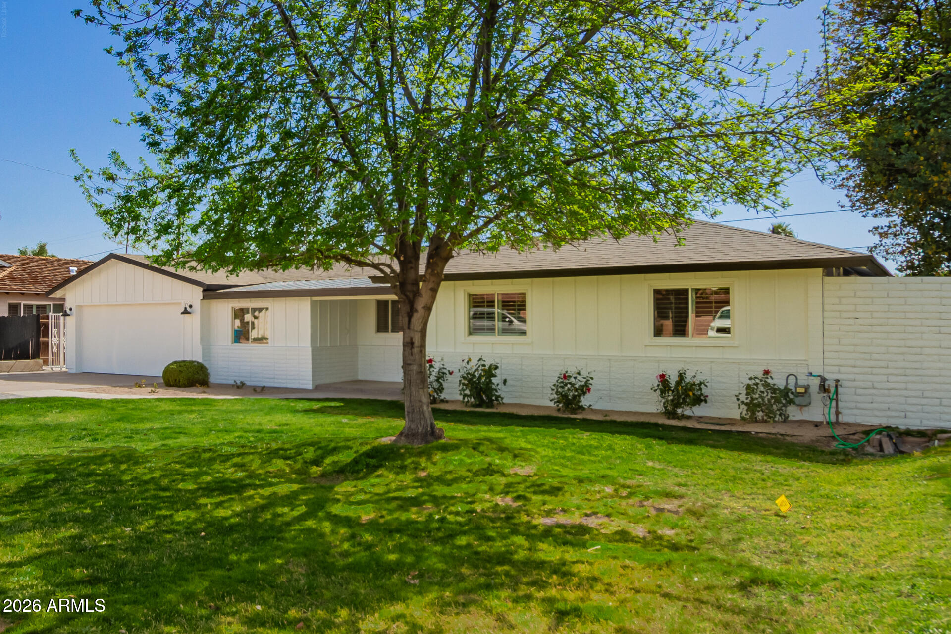 829 E DESERT PARK Lane