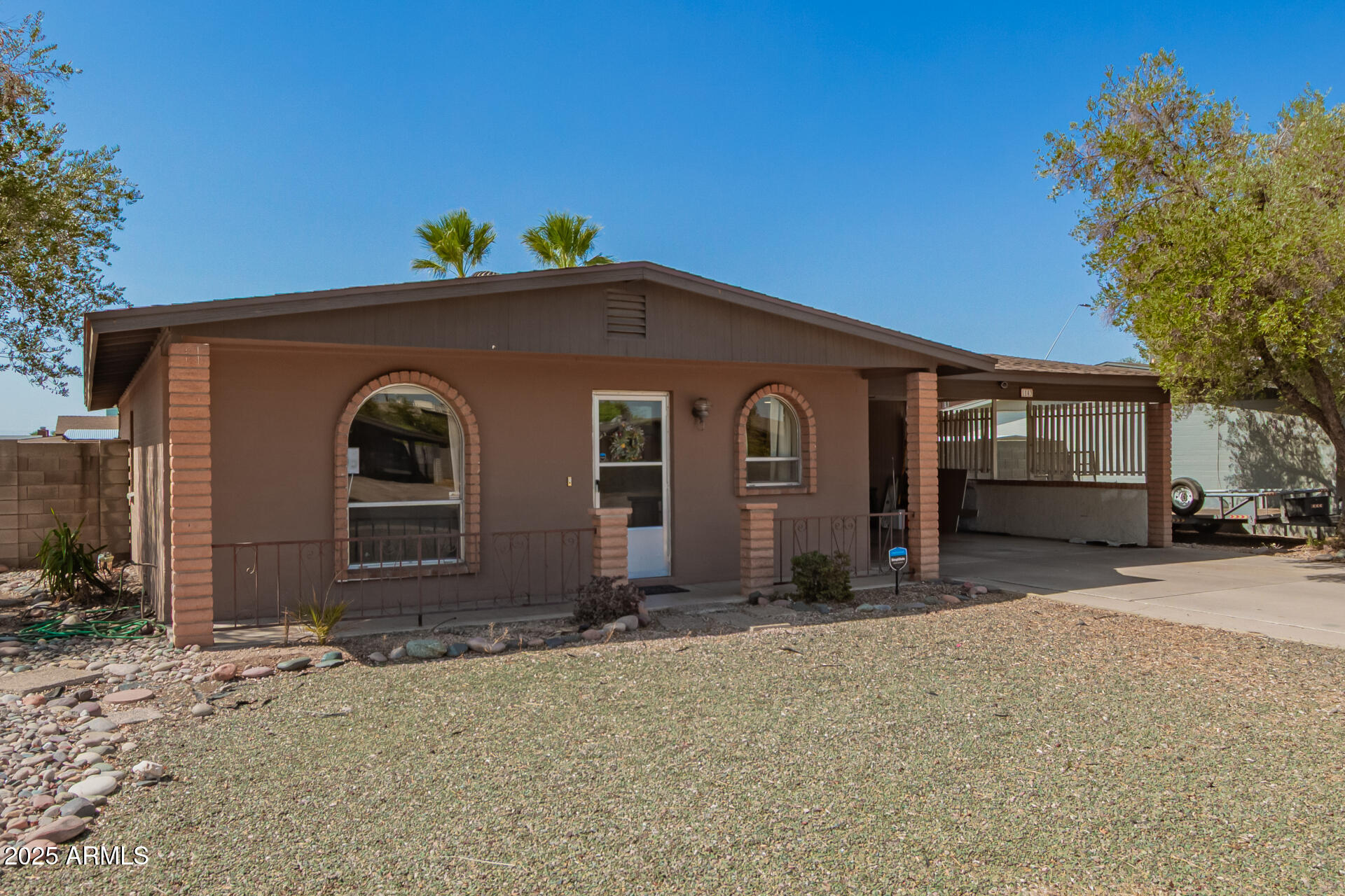 1143 W EMELITA Avenue