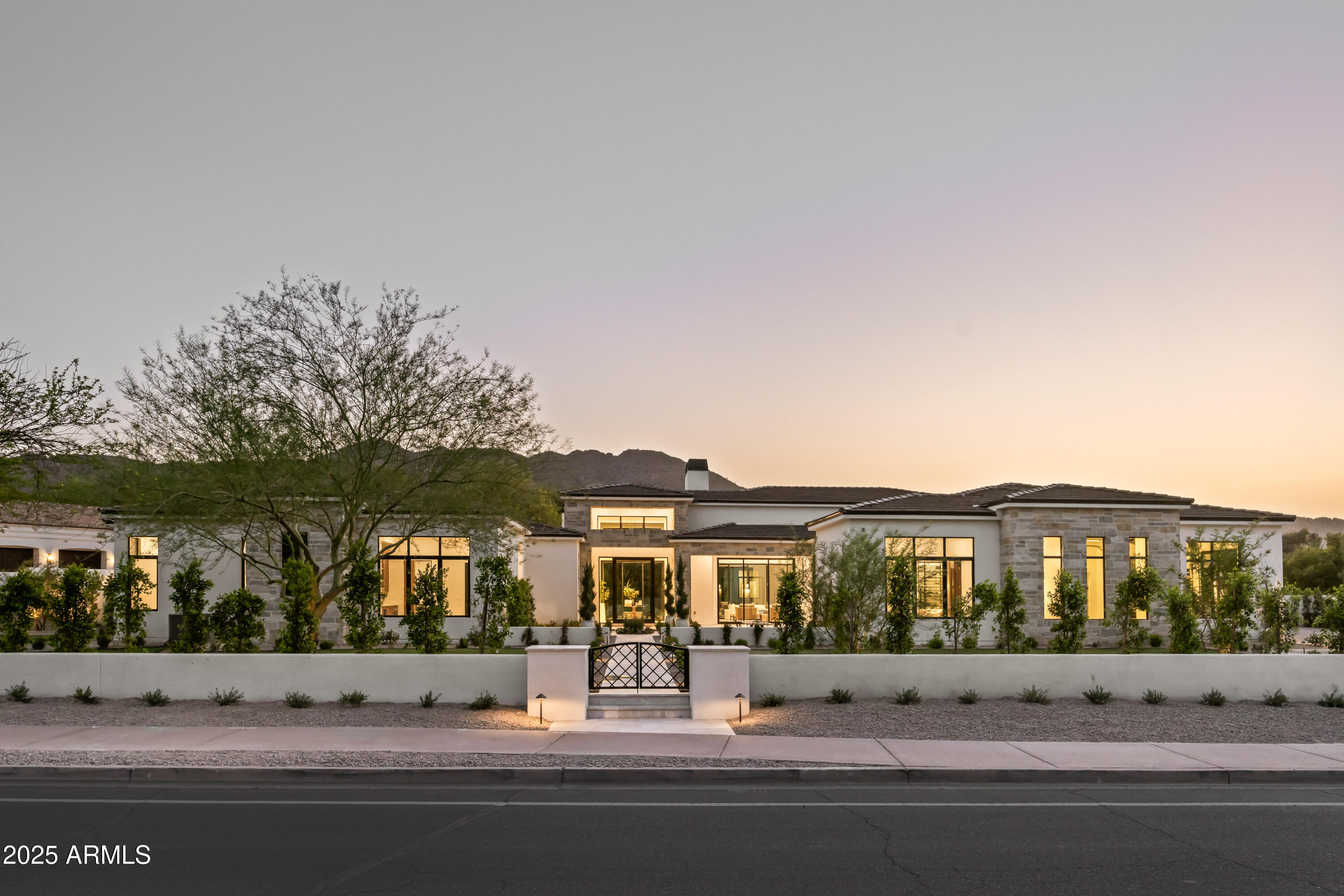 8230 N MOCKINGBIRD Lane