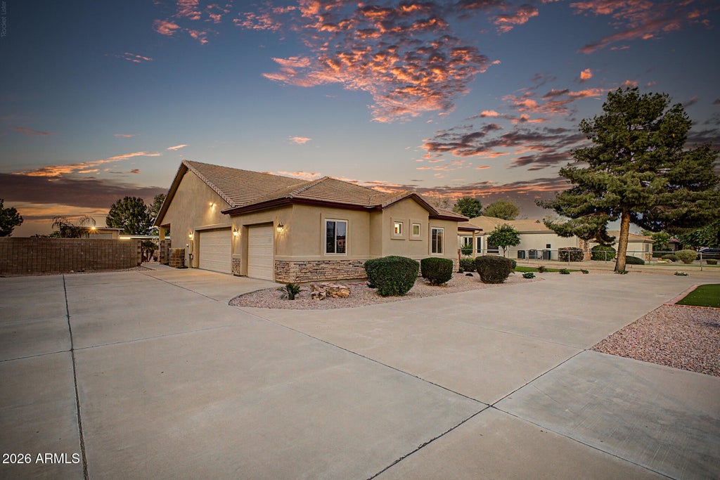 Photo of 1744 E Country Lane, Gilbert, AZ 85298 (MLS # 7095073)