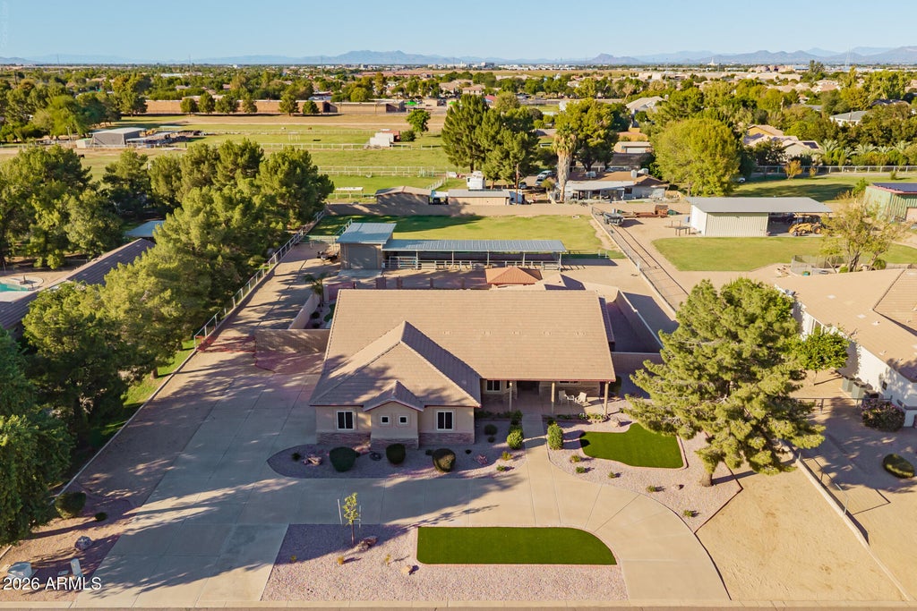 Photo of 1744 E Country Lane, Gilbert, AZ 85298 (MLS # 7095073)