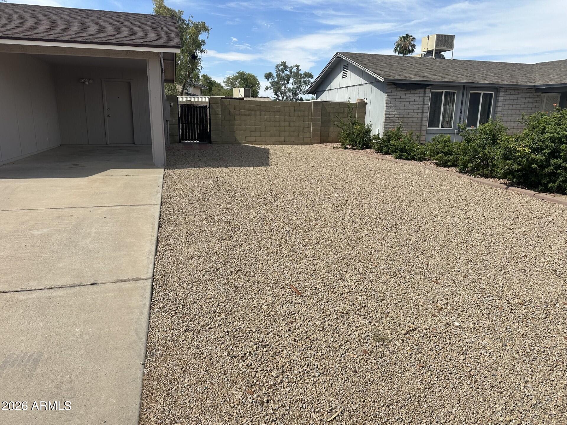 5832 W JOHN CABOT Road