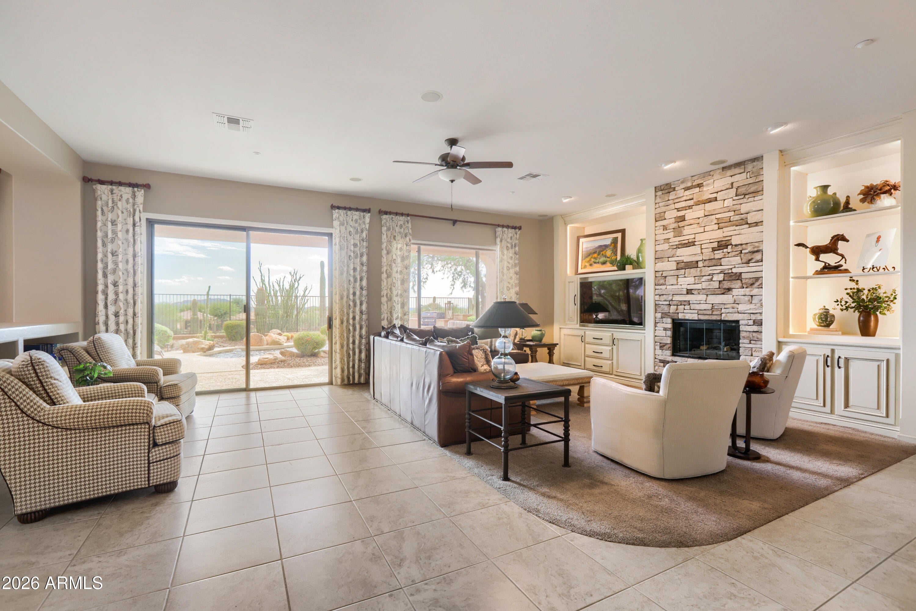 2233 W STONEWALL Drive