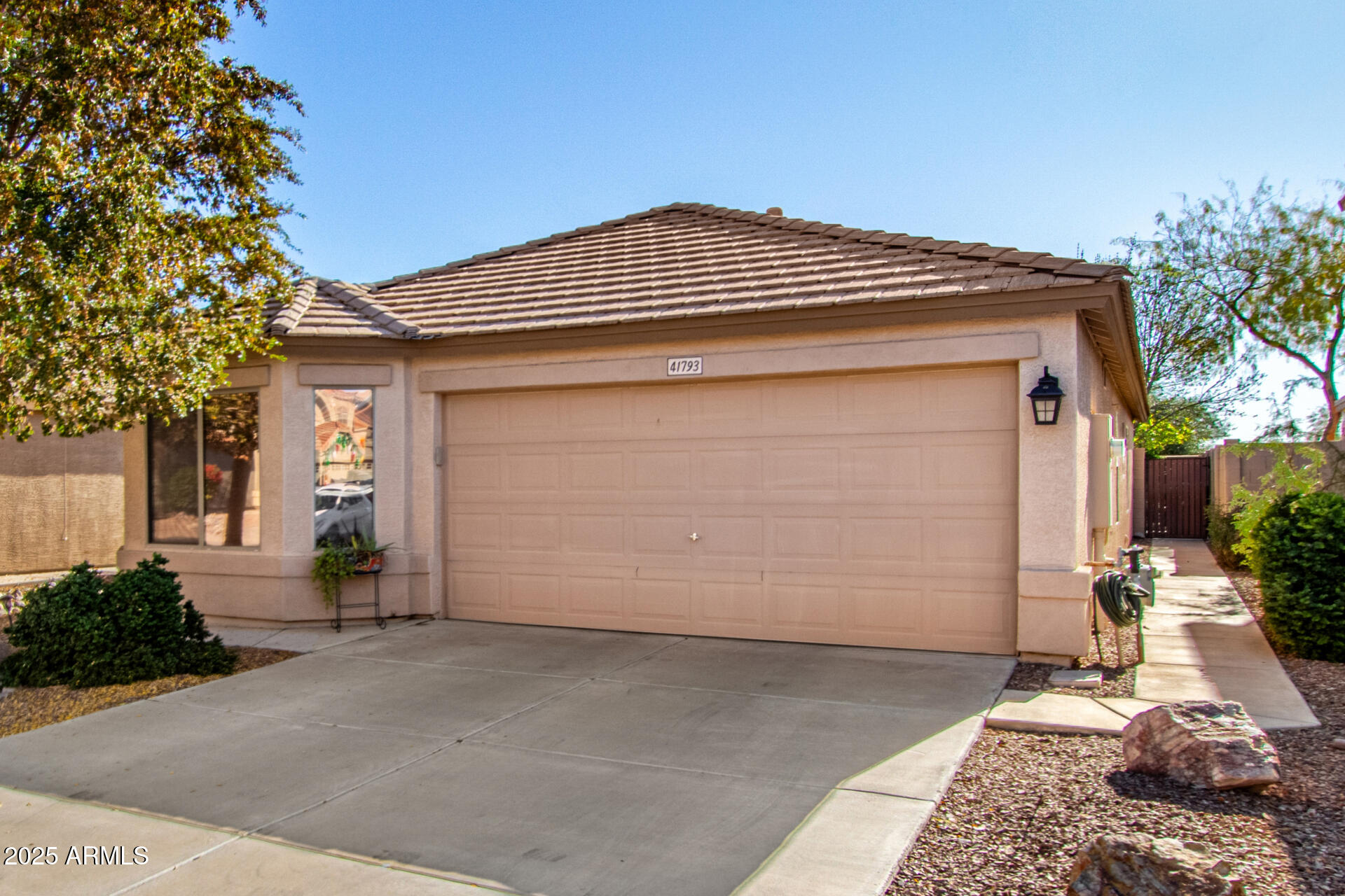 41793 W SUNLAND Drive