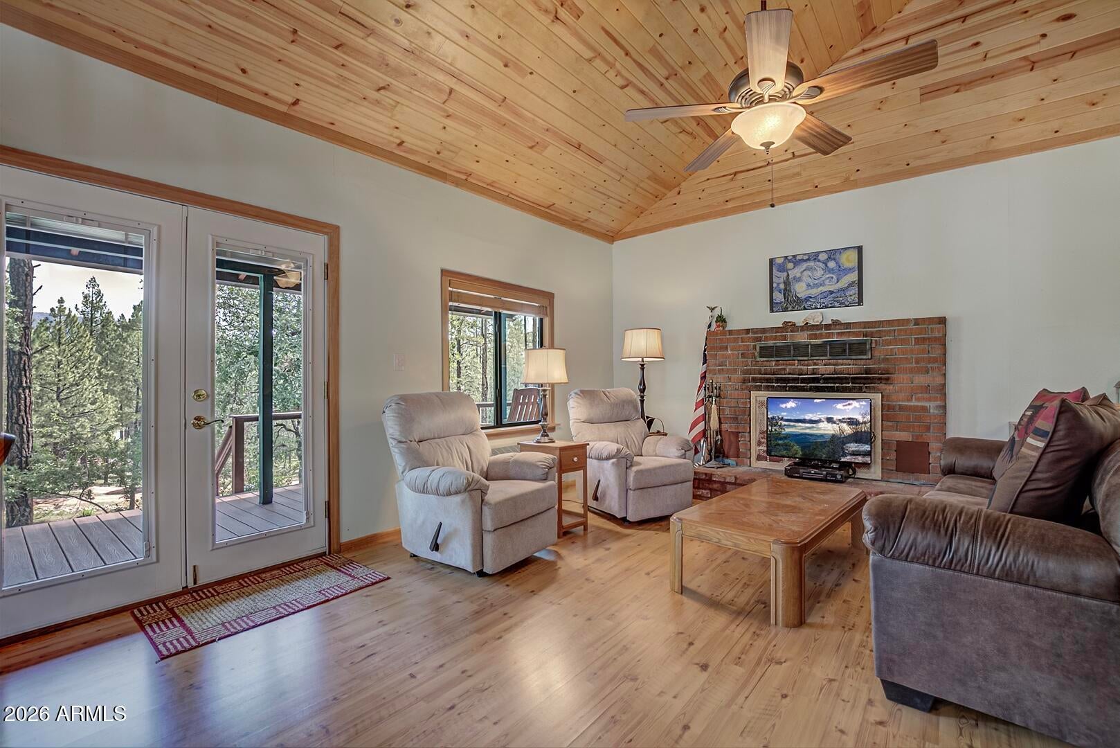 559 W DIAMOND Loop
