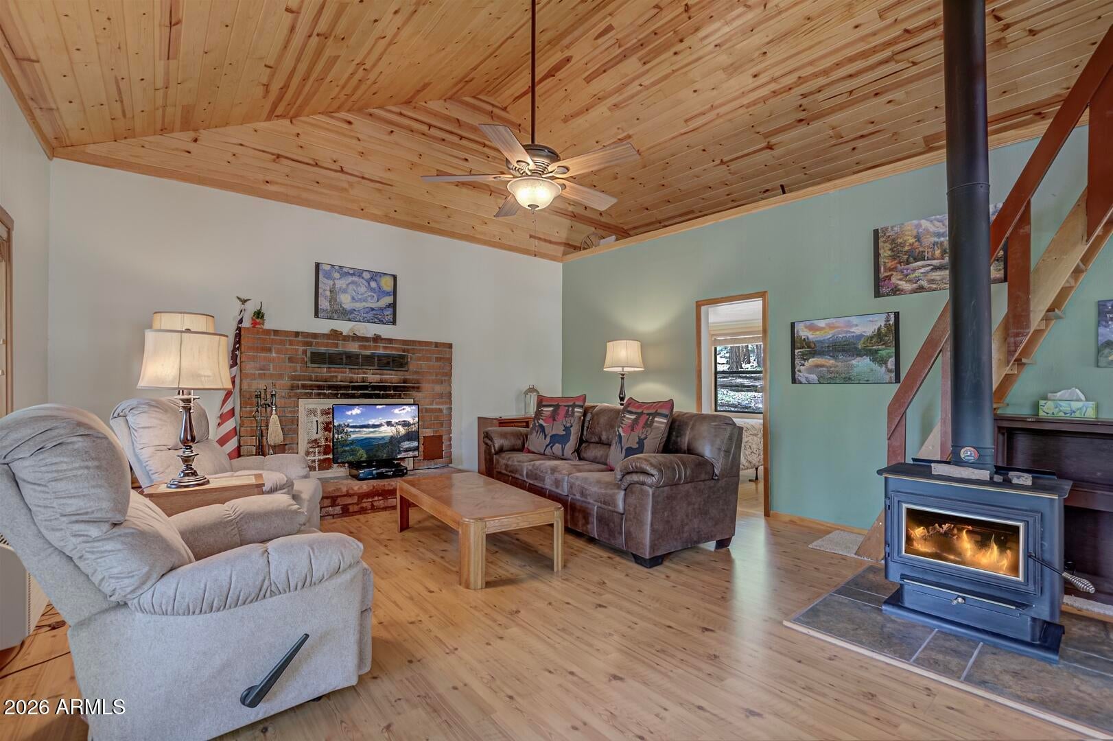 559 W DIAMOND Loop