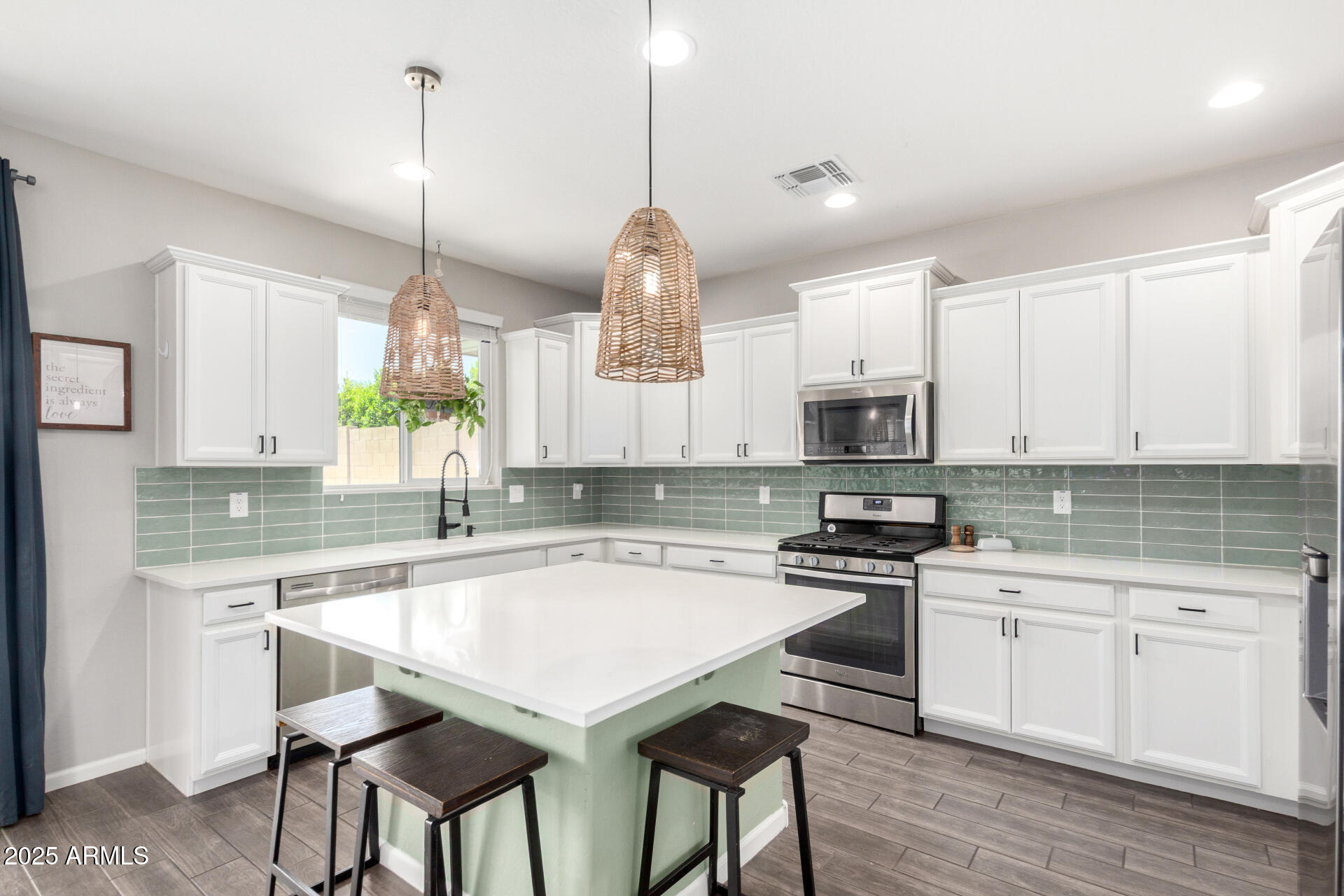 Homes 3 2562 N SPRINGFIELD Street
