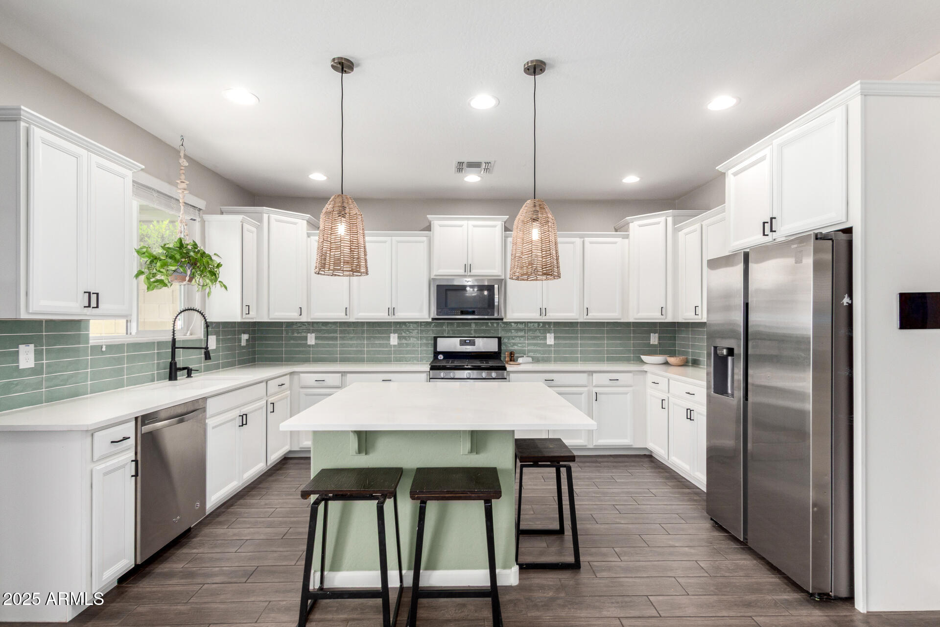 Homes 1 2562 N SPRINGFIELD Street