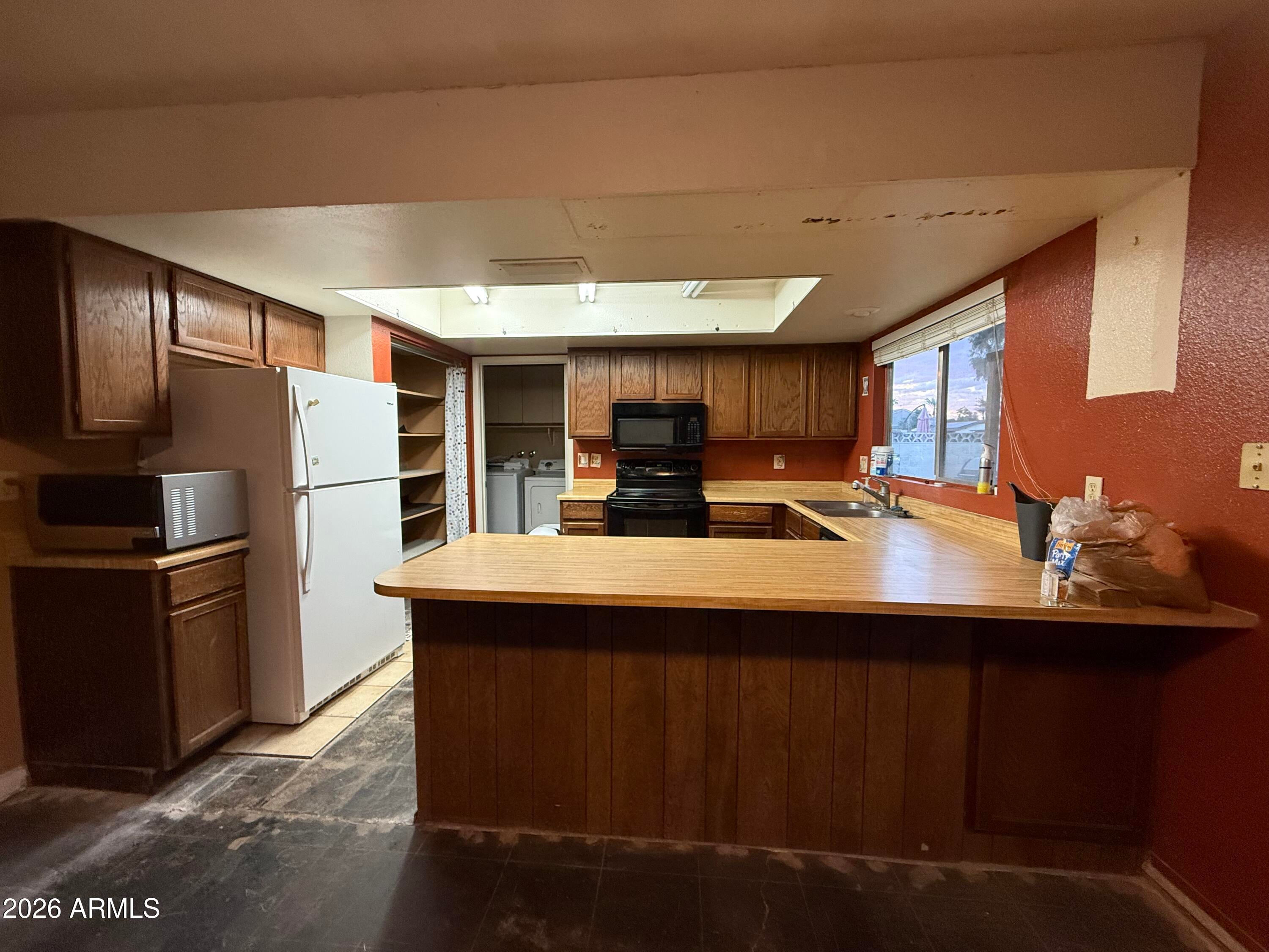 2214 W BEHREND Drive