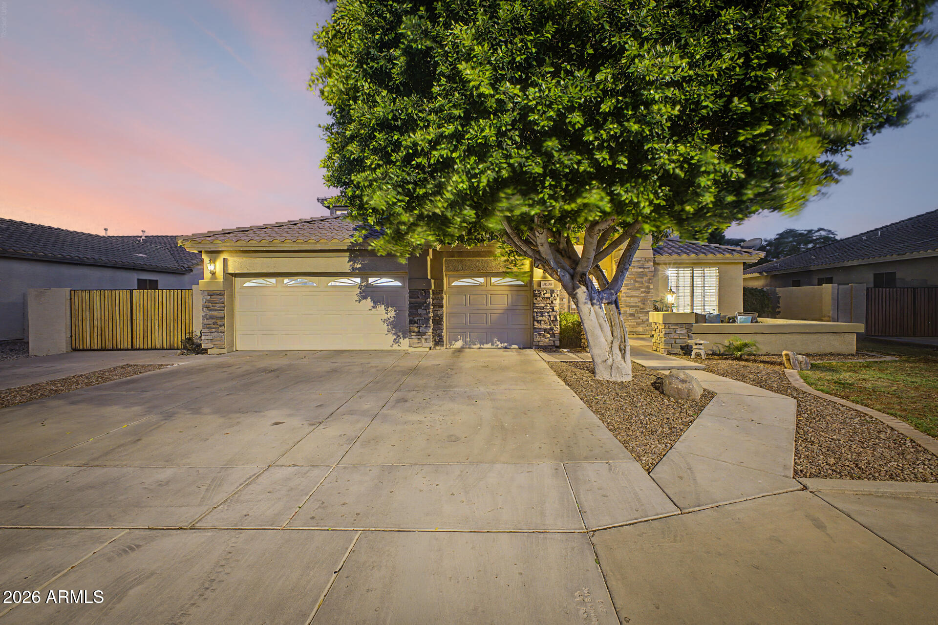 8039 W FOOTHILL Drive