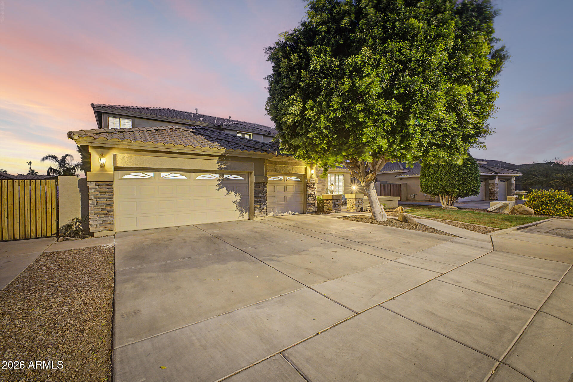 8039 W FOOTHILL Drive
