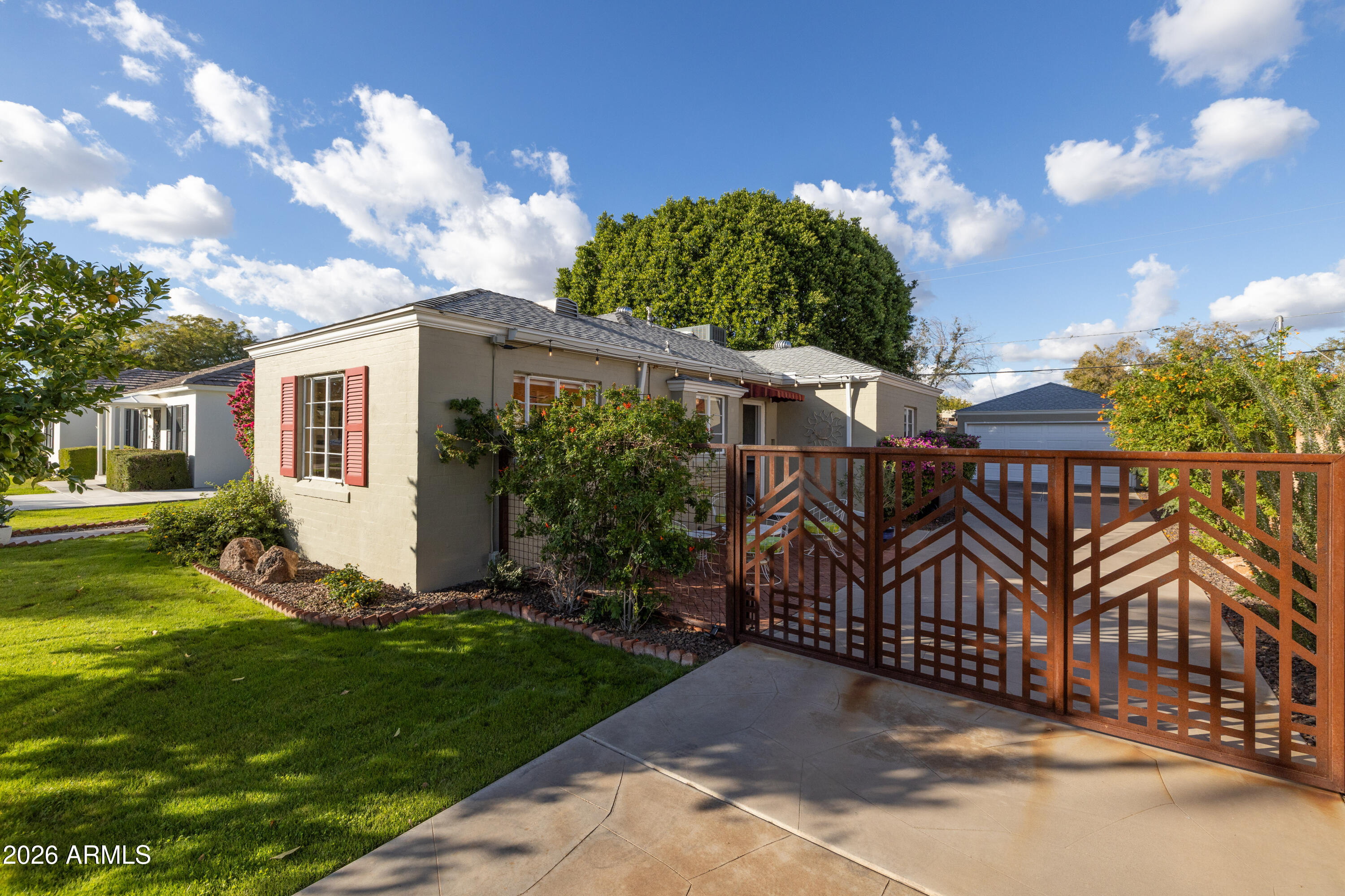 530 W WILSHIRE Drive