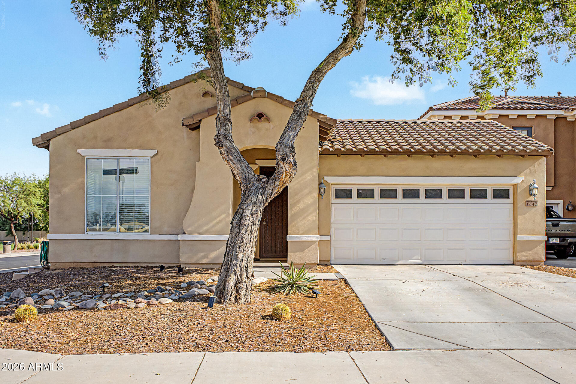 1047 W CAROLINE Lane