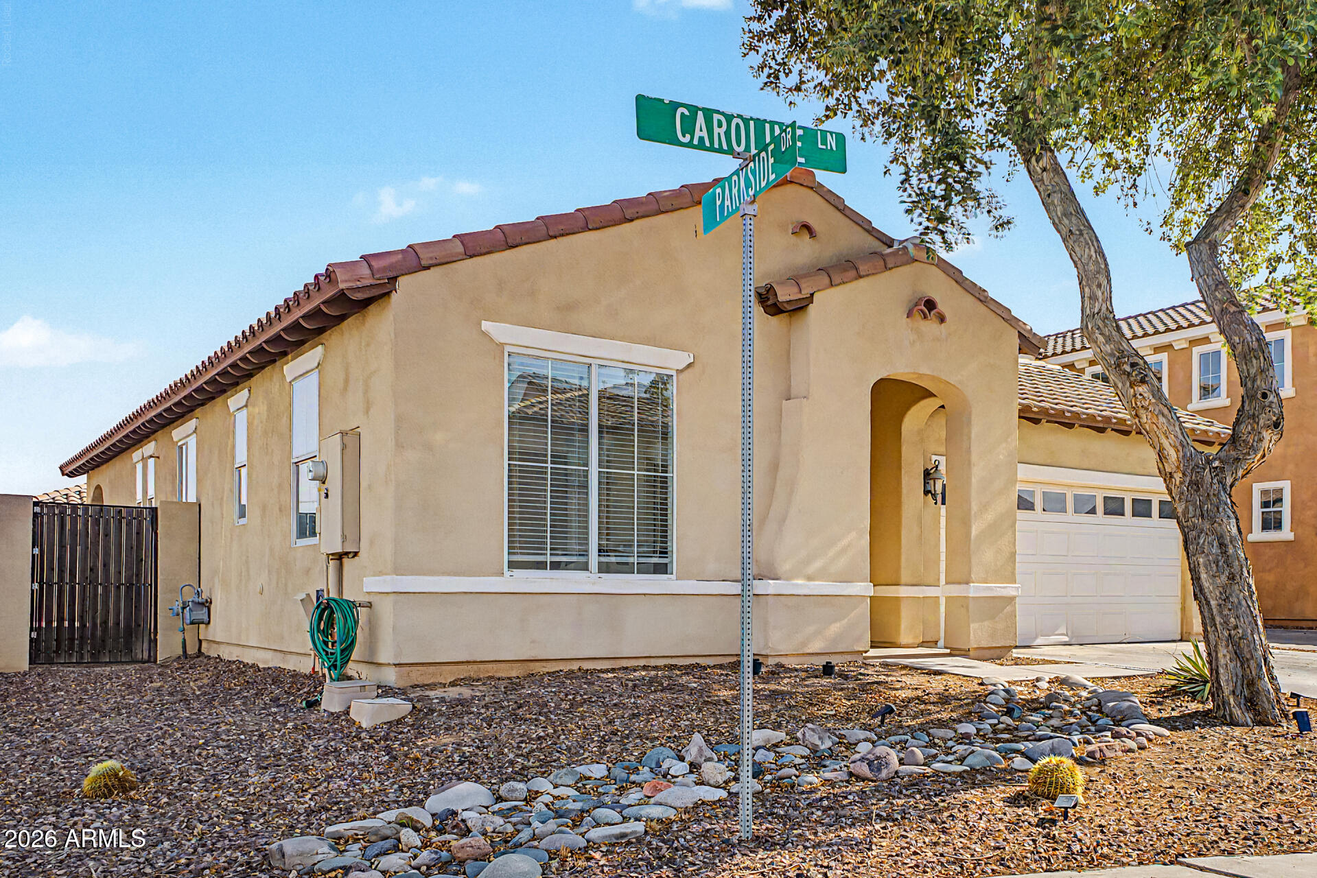 1047 W CAROLINE Lane