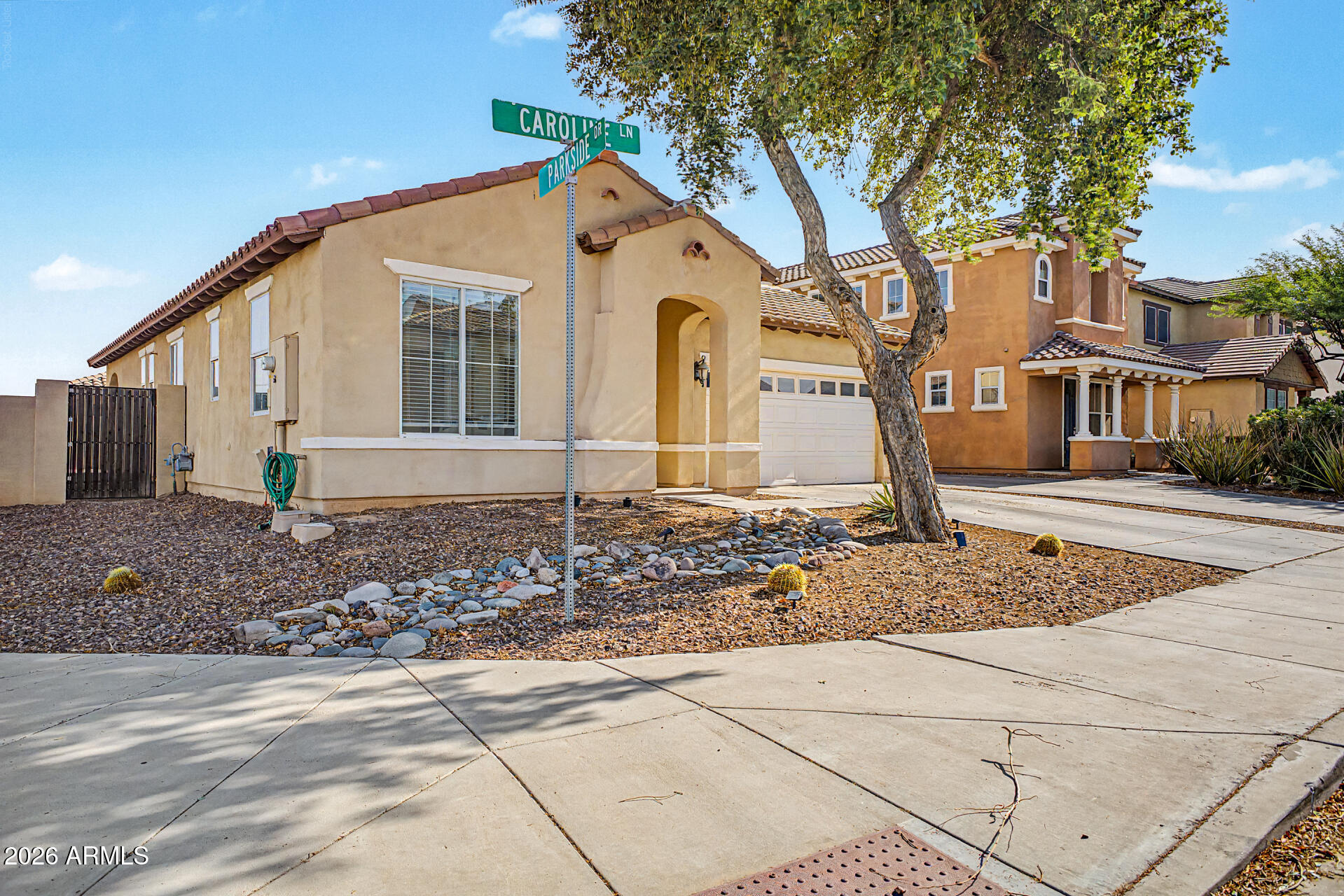 1047 W CAROLINE Lane
